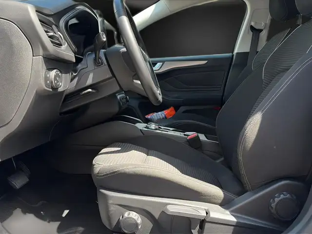 Ford Focus view 14