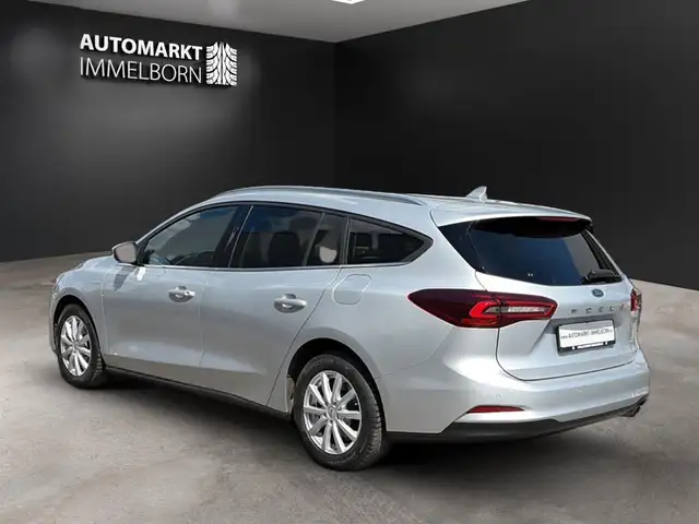 Ford Focus view 6