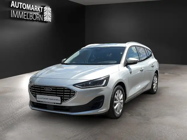 Ford Focus view 3