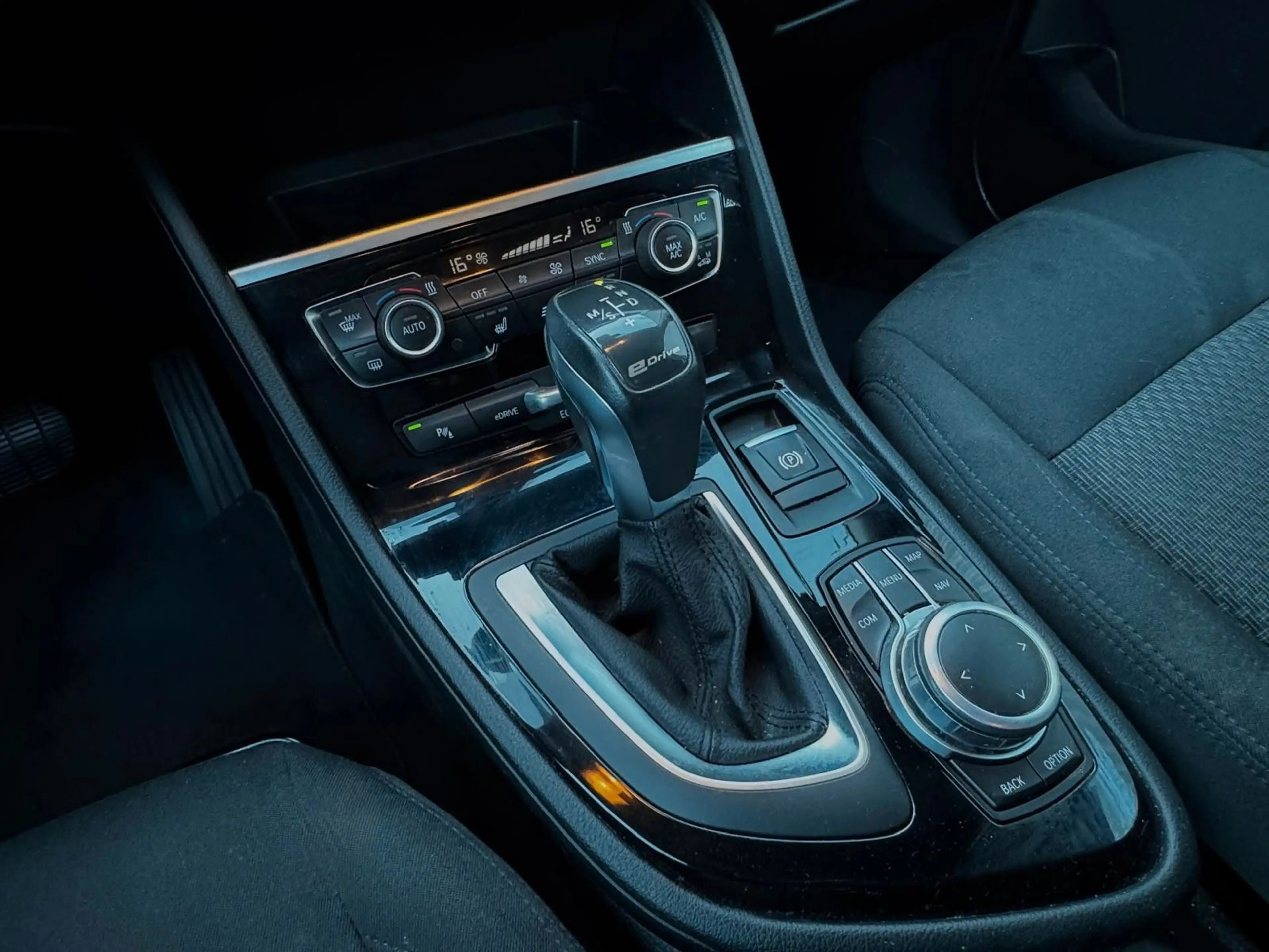 BMW 225 xe Active Tourer  Advantage Tempomat SHZ LED — photo 15