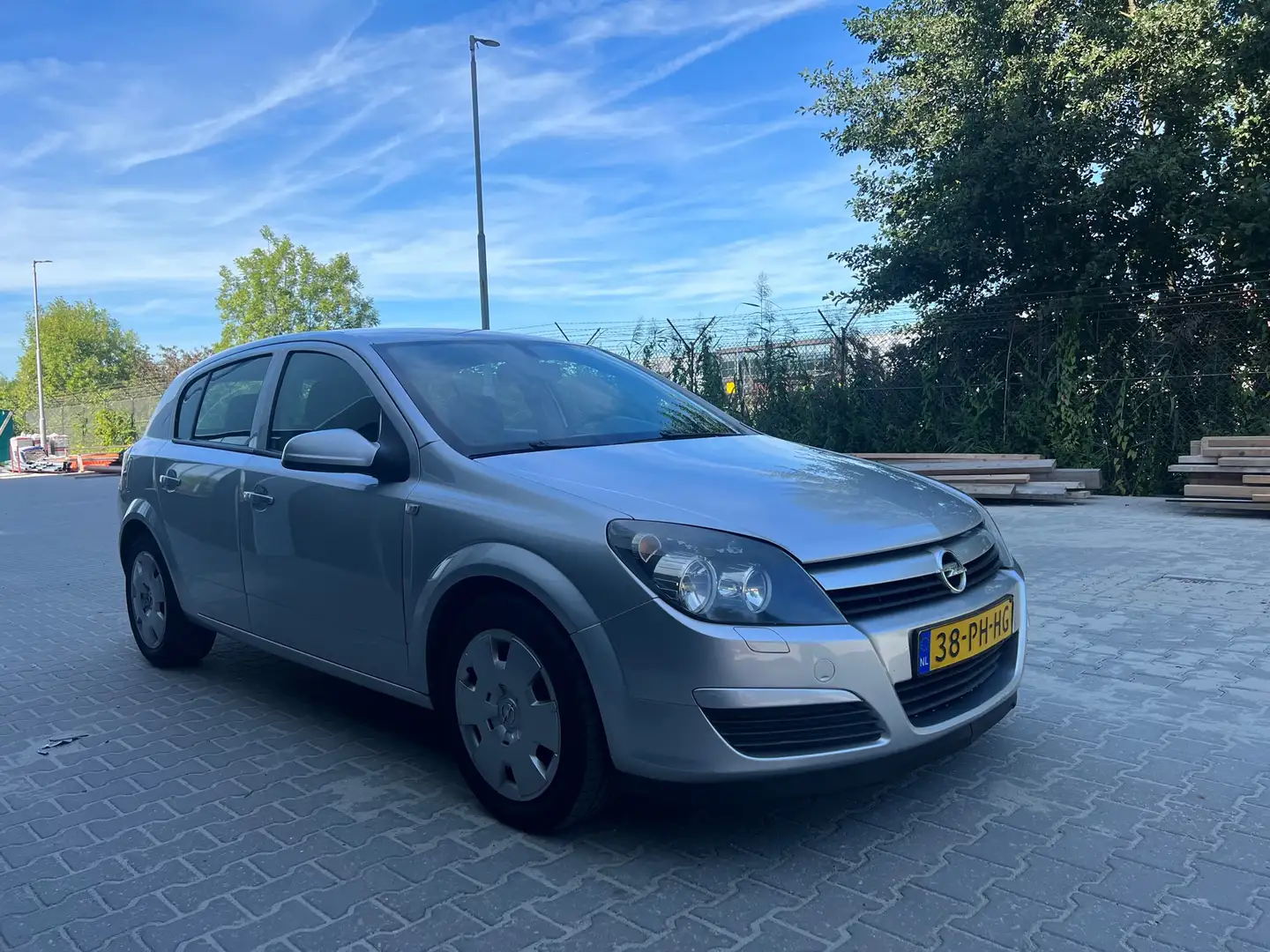 Opel Astra 1.4 Enjoy Grijs - 1