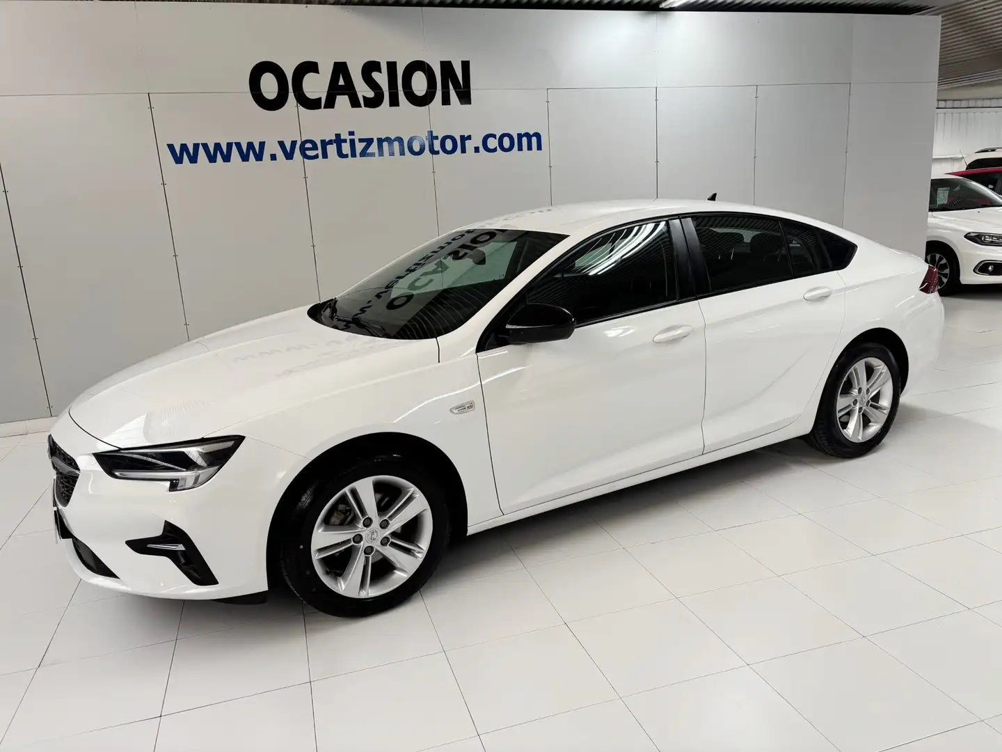 Opel Insignia ST 1.5D DVH S&S Business Edition 122 Blanc - 1