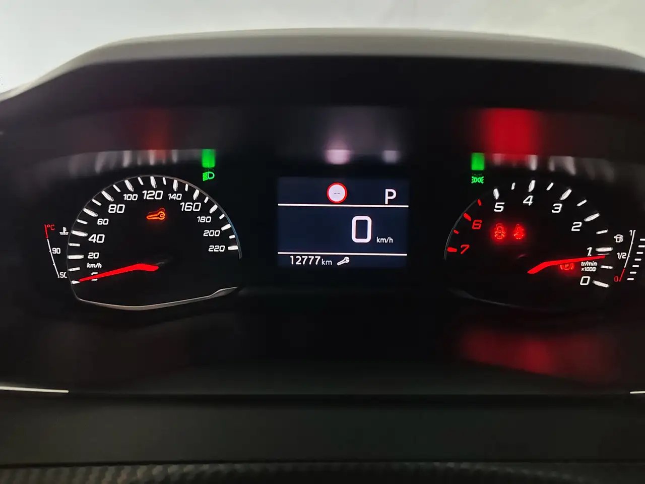 Peugeot 2008 1.2 130cv Allure EAT8 Navi + Telecamera 11