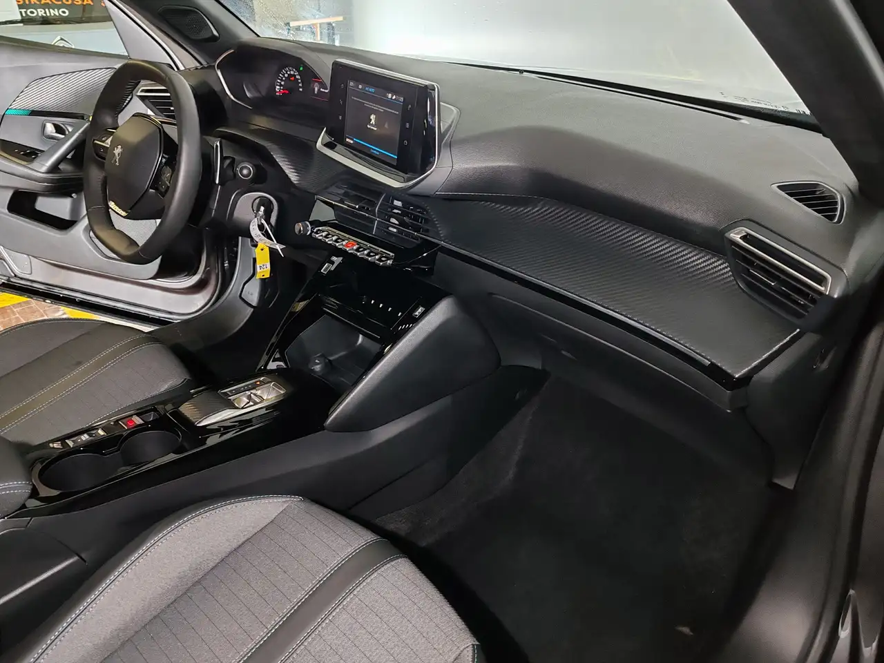 Peugeot 2008 1.2 130cv Allure EAT8 Navi + Telecamera 19