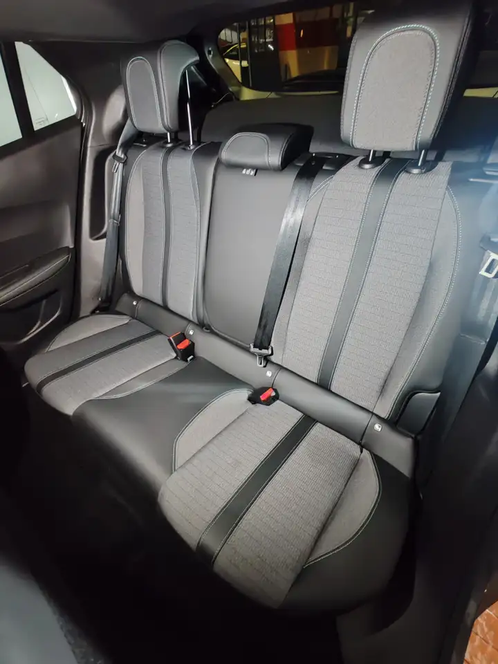Peugeot 2008 1.2 130cv Allure EAT8 Navi + Telecamera 16