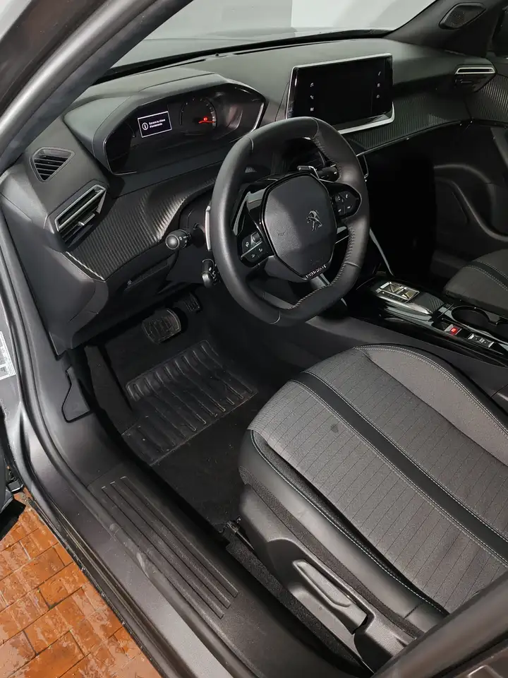 Peugeot 2008 1.2 130cv Allure EAT8 Navi + Telecamera 8