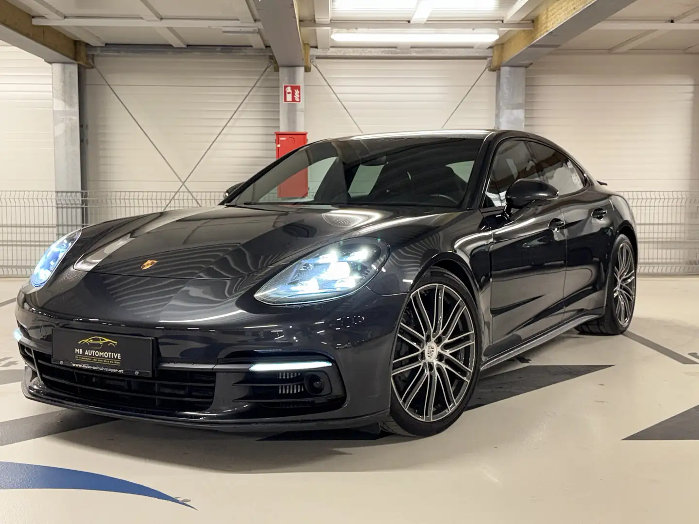 Porsche Panamera 4S *BOSE*Sportaga*360*21Zoll* Grau - 2