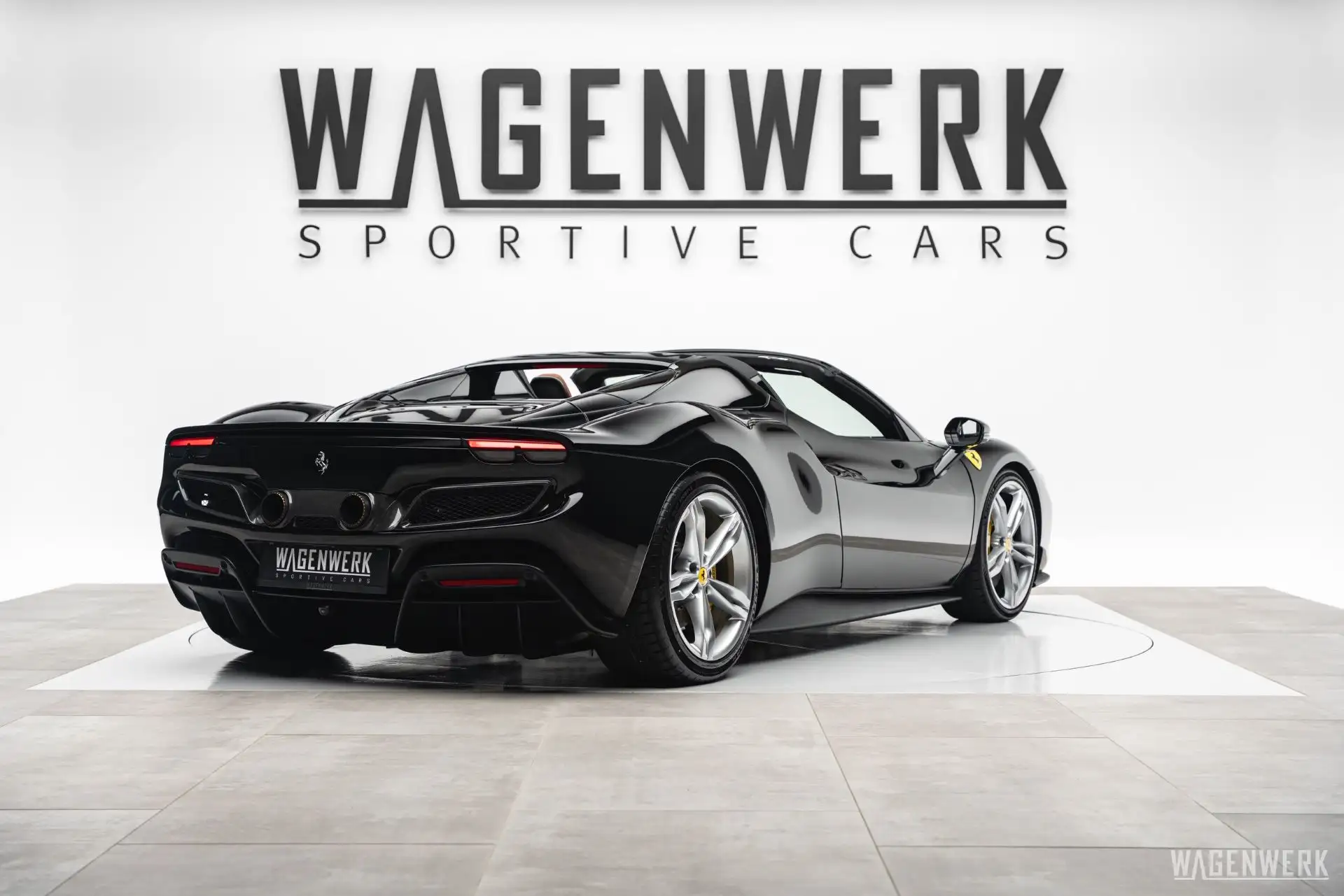 페라리 296 GTS 2024 검정 사진 3