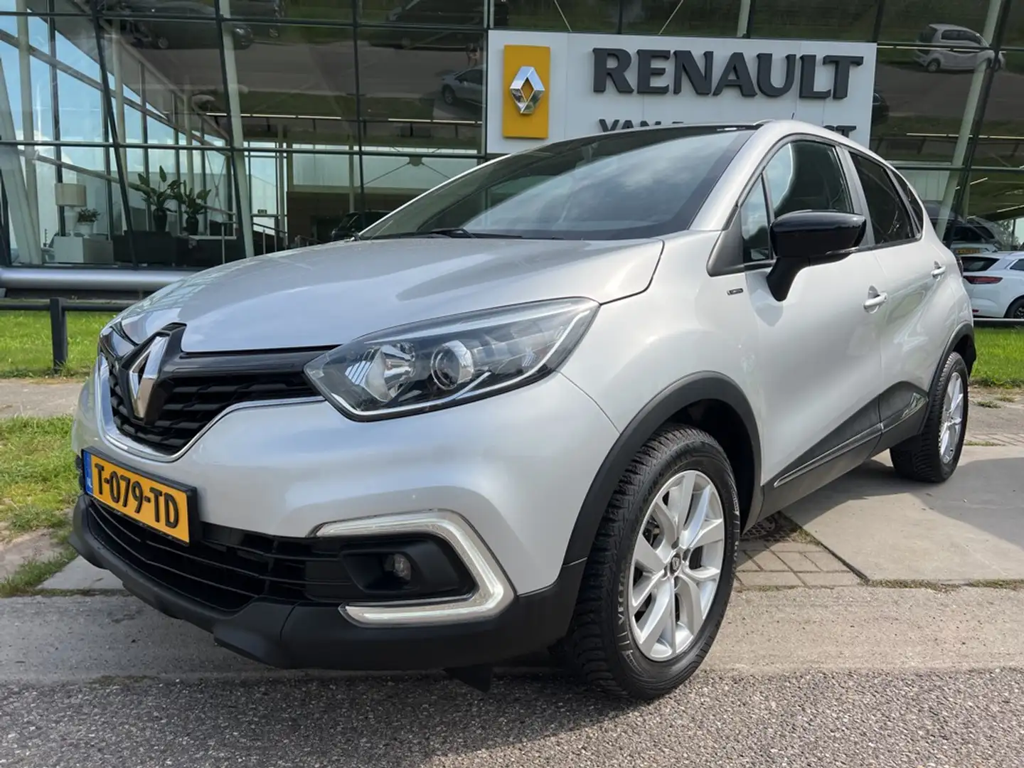 Renault Captur 0.9 TCe Limited / Airco / Cruise / MediaNav / Navi Zilver - 2