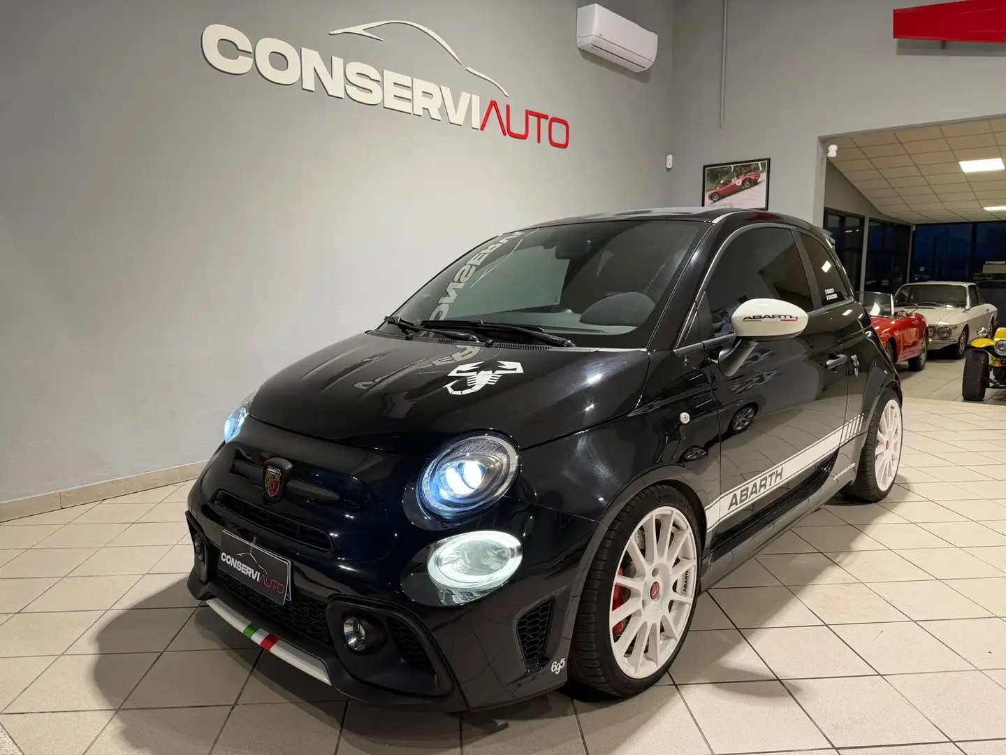 Abarth 695 695 1.4 t-jet ESSEESSE 180cv AKRAPOVIC - 1