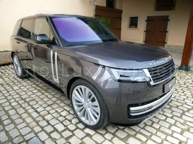 Land Rover Range Rover view 3