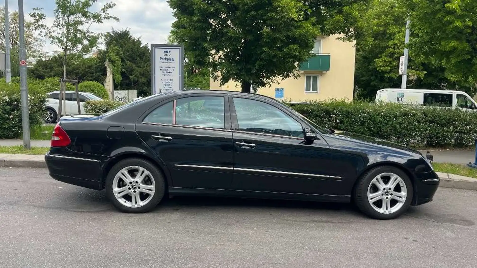 Mercedes-Benz E 320 E 320 Avantgarde CDI Aut. Avantgarde Schwarz - 1