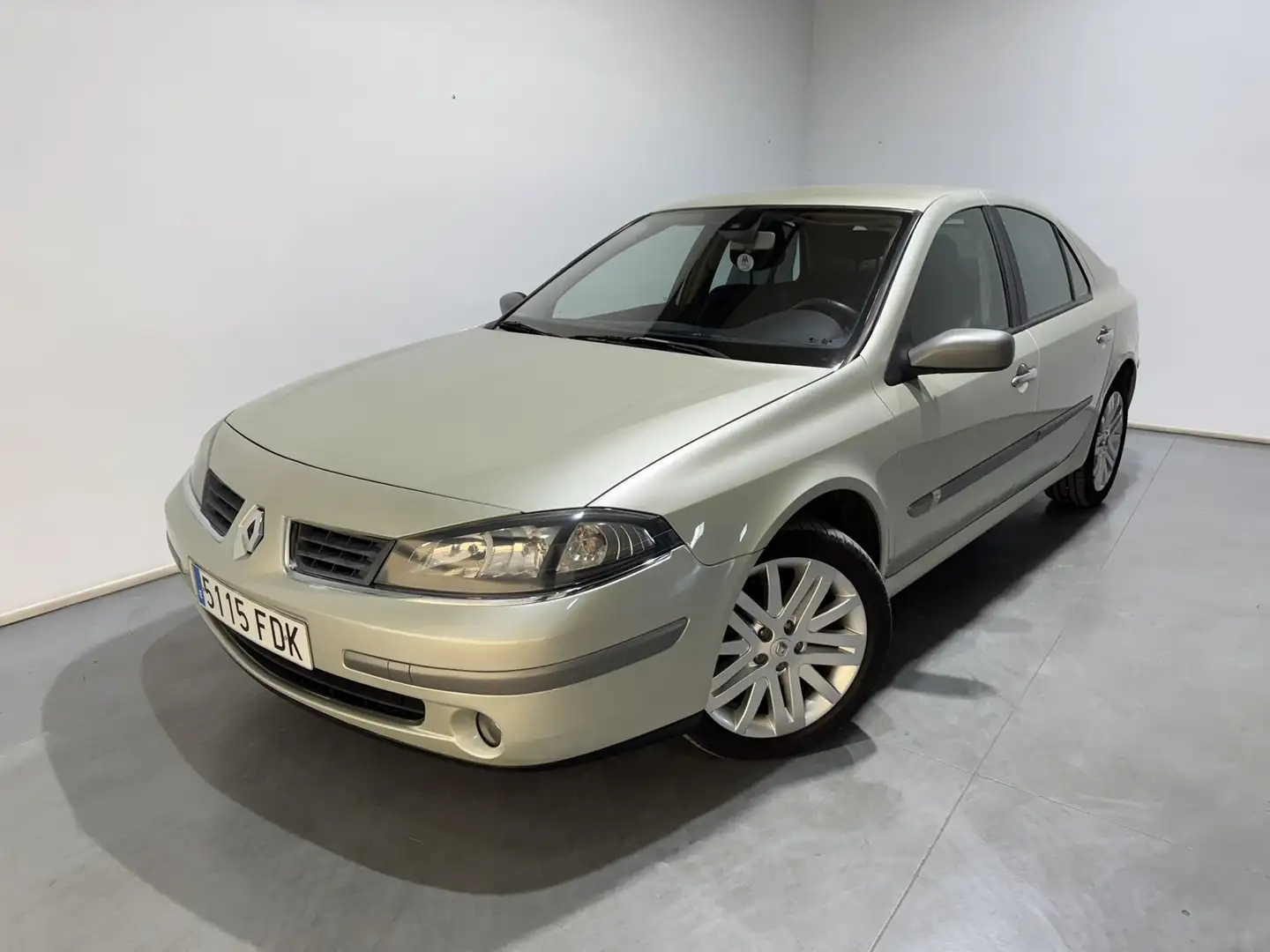 Renault Laguna Confort Expression 1.9dCi 130CV E4 Beige - 2