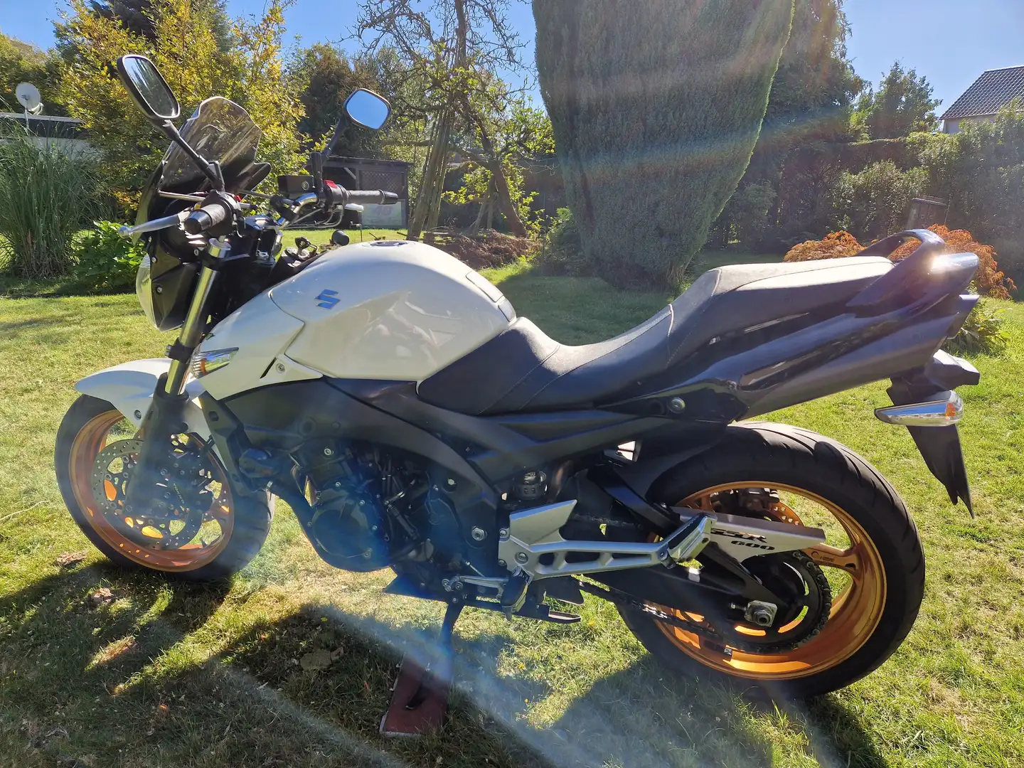 Suzuki GSR 600 Weiß - 1