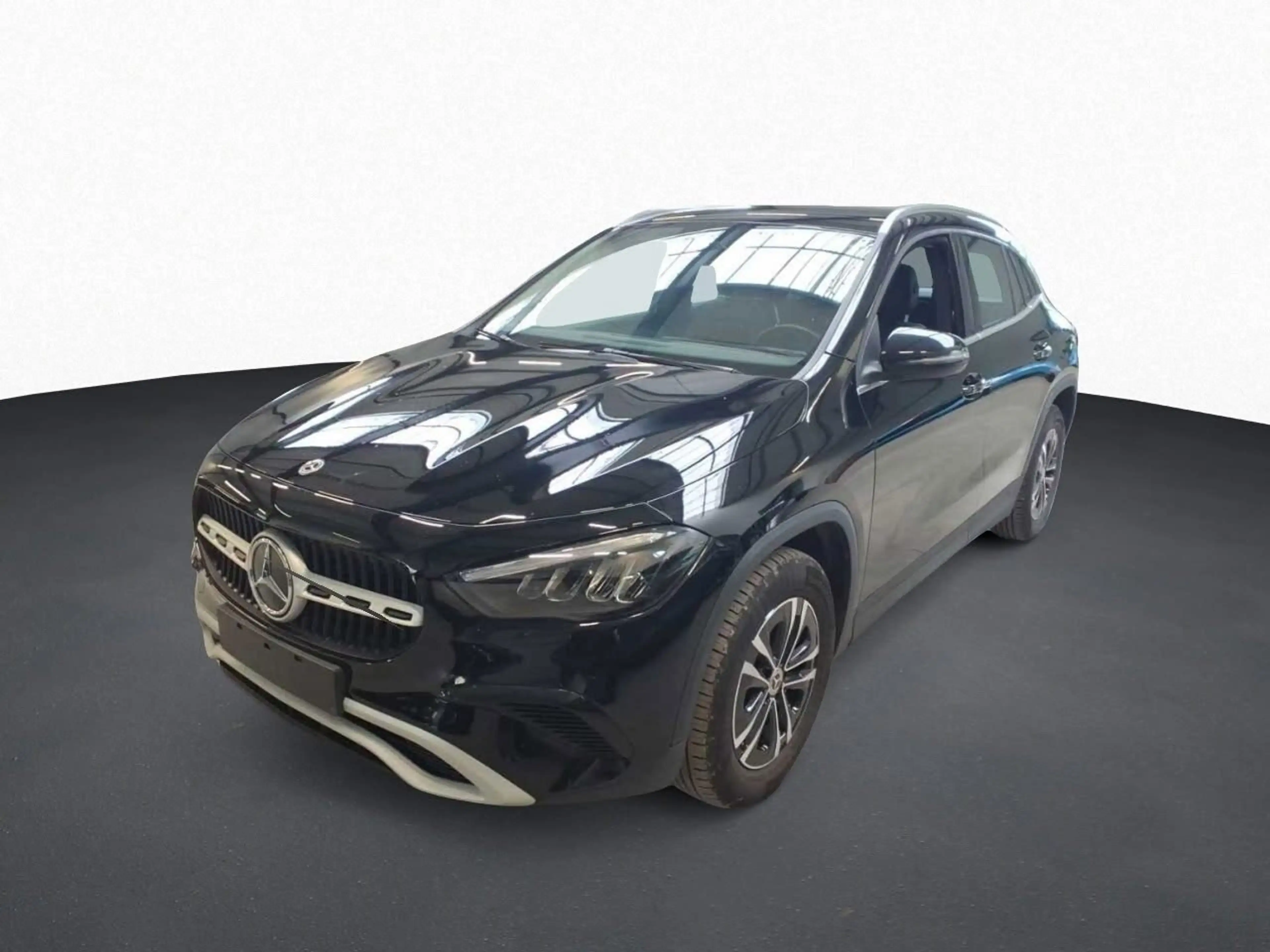 Mercedes-Benz GLA 180 Key LED Lane Navi RKam AUT Facelift SHZ — photo 2