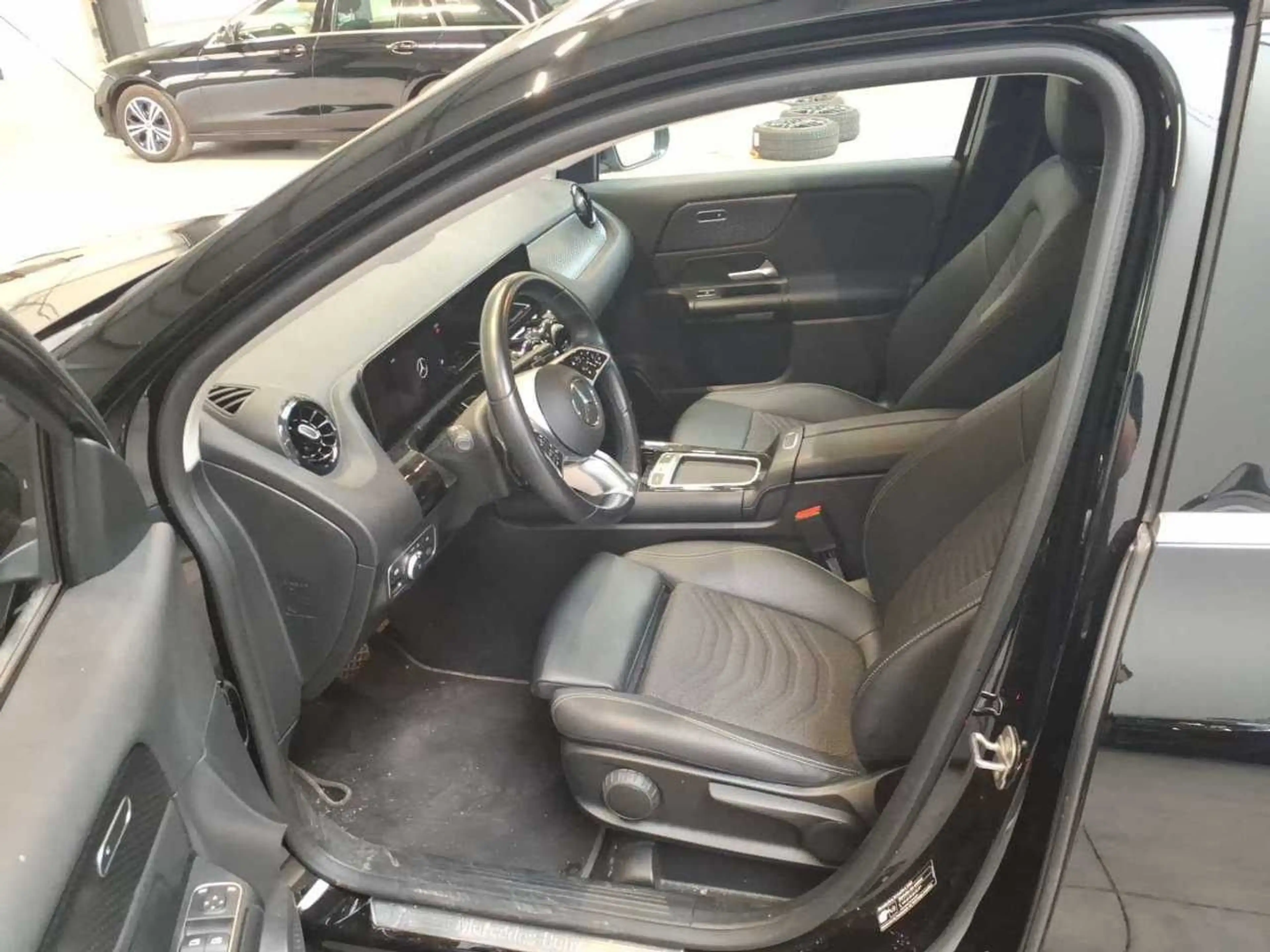 Mercedes-Benz GLA 180 Key LED Lane Navi RKam AUT Facelift SHZ — photo 9