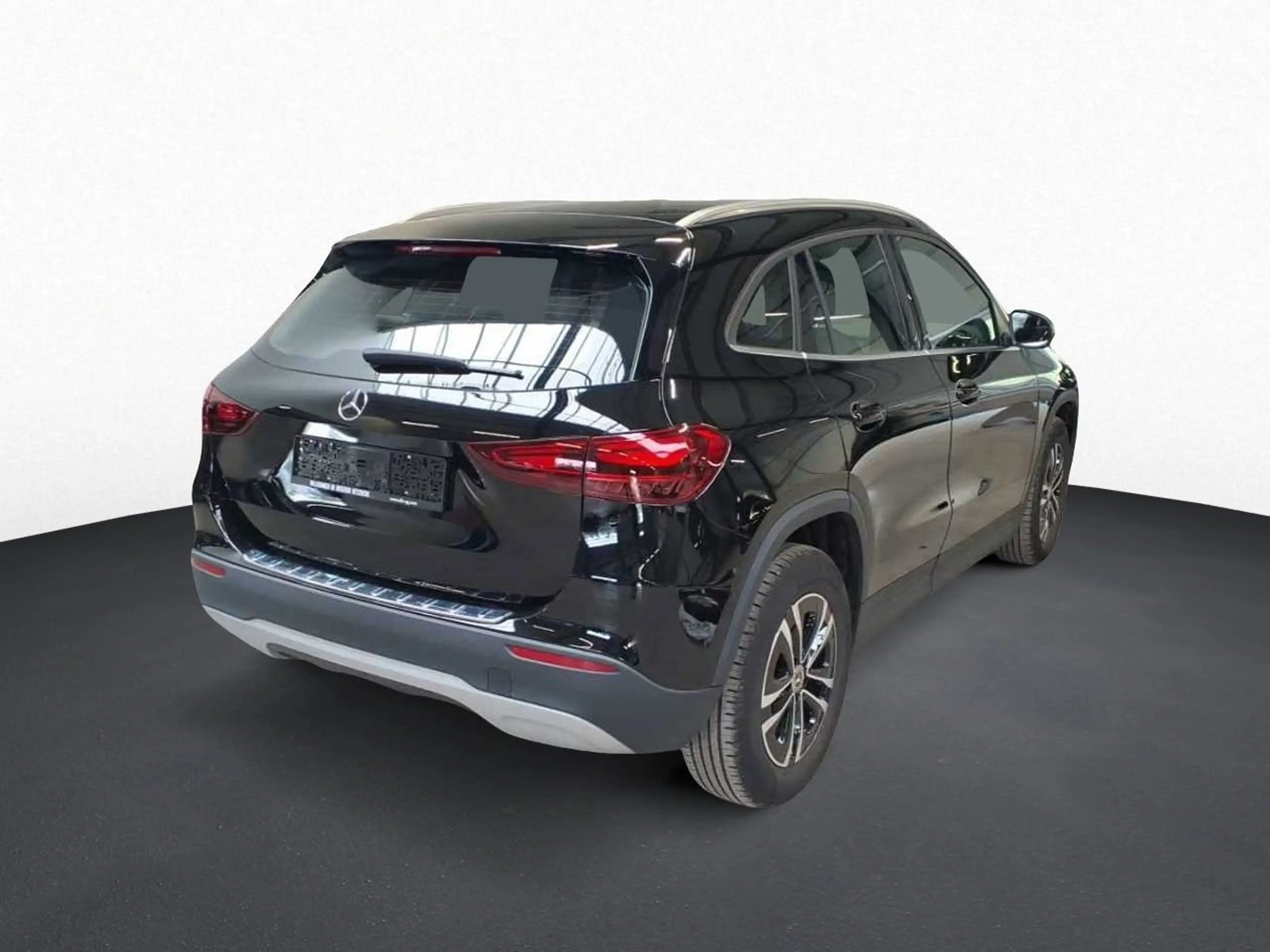 Mercedes-Benz GLA 180 Key LED Lane Navi RKam AUT Facelift SHZ — photo 8