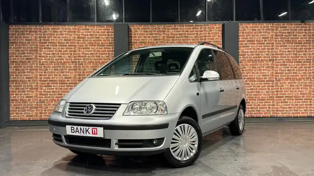 Volkswagen Sharan 2.0 7-SITZE*KLIMA*KAMERA*PDC*HU/AU-NEU