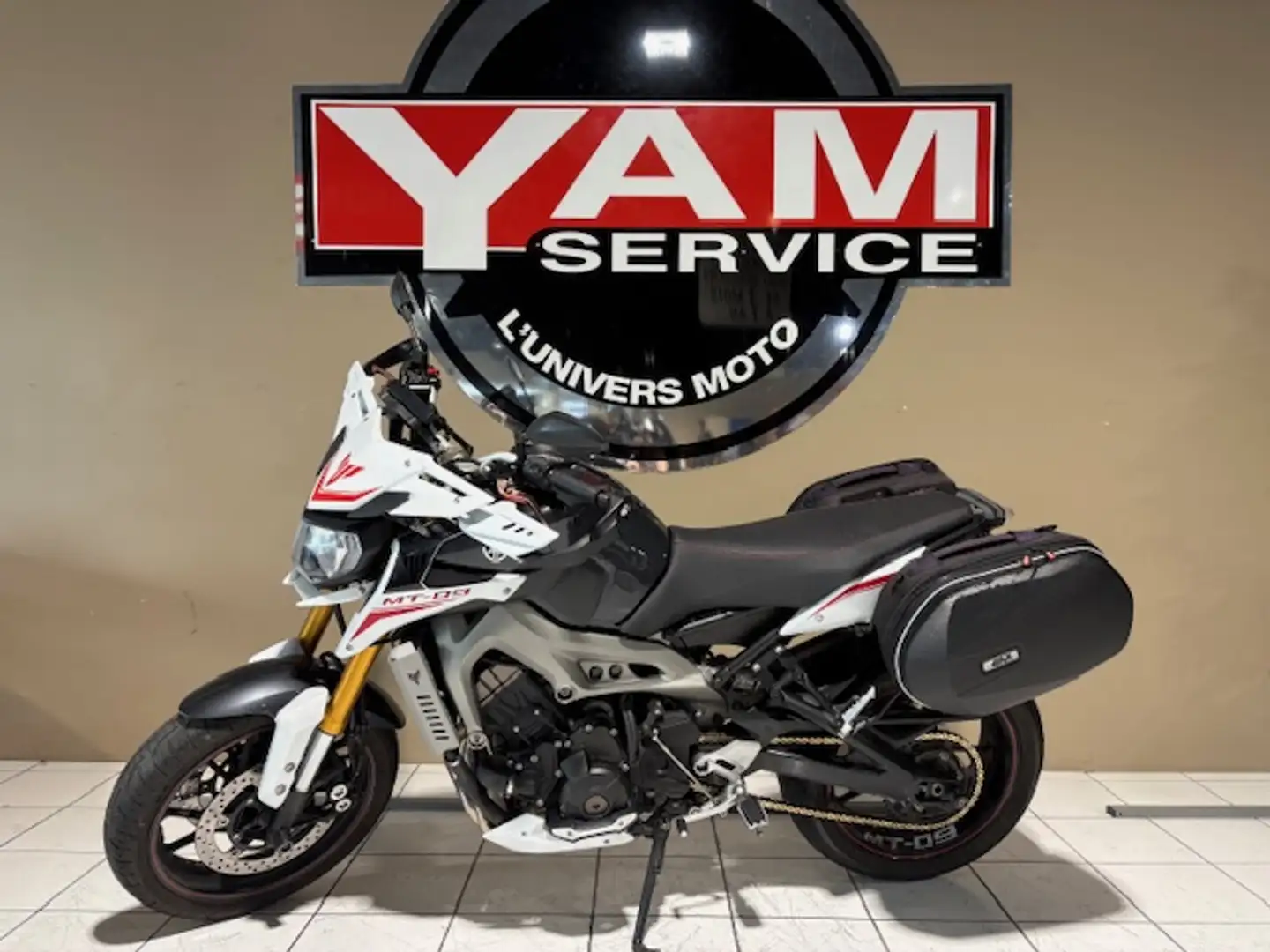 Yamaha MT-09 Blanc - 2