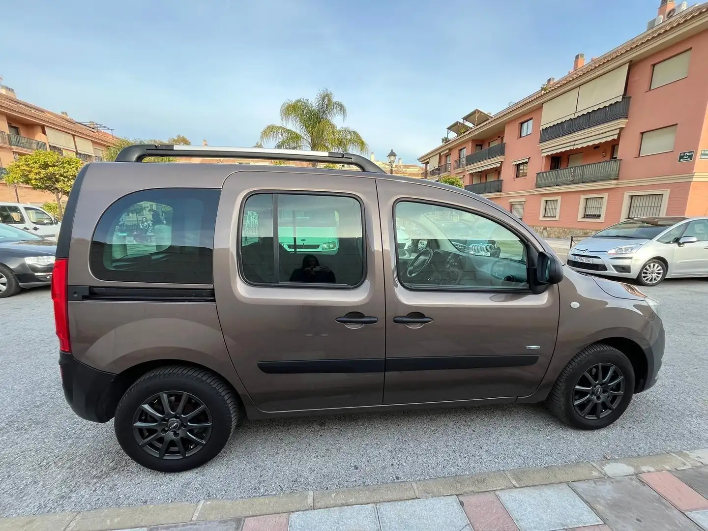 Mercedes-Benz Citan Furgón 111CDI Largo Marrón - 2
