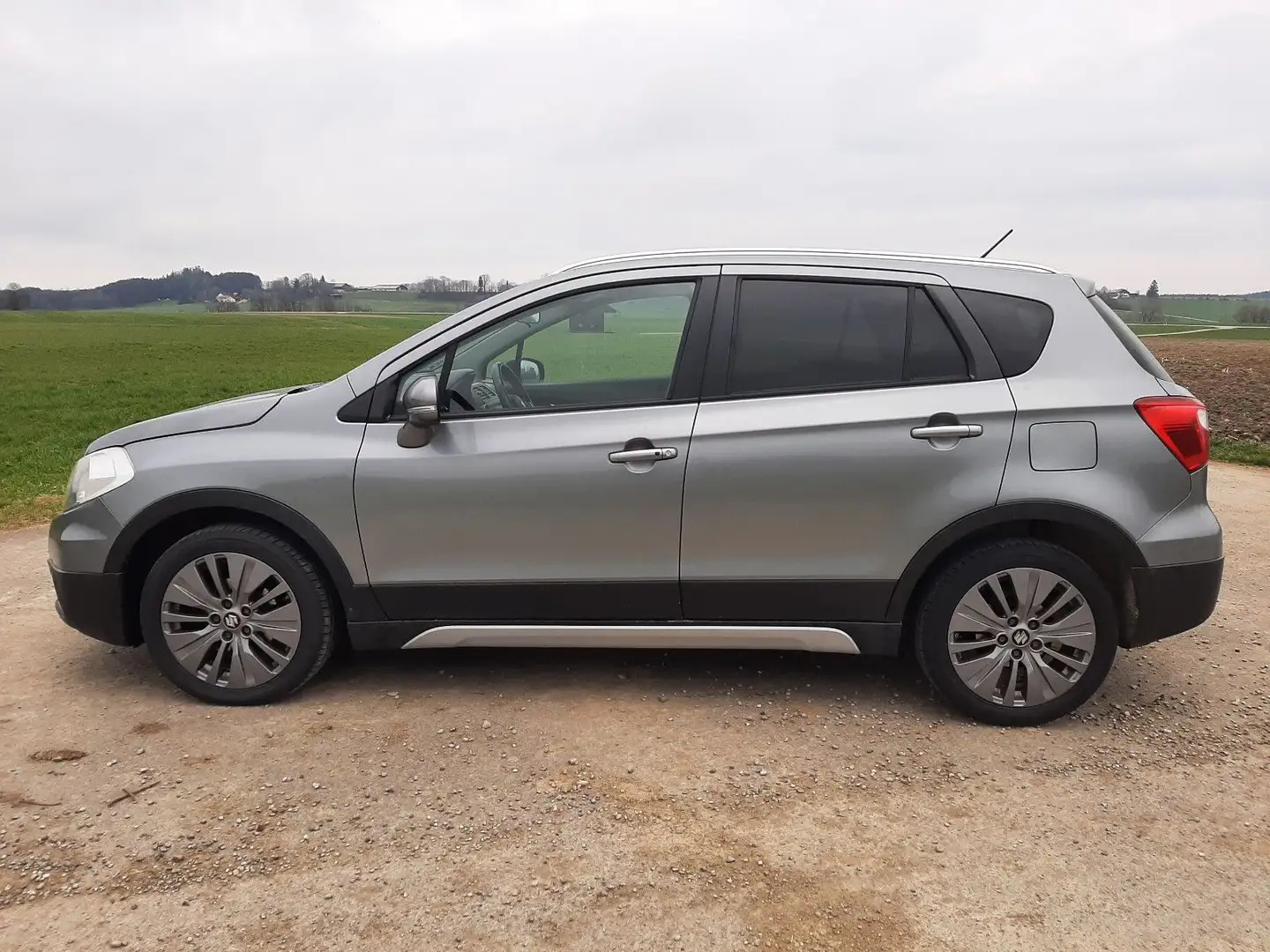 Suzuki SX4 S-Cross 1.6 DDiS Comfort 4x4 TCSS DSG Gris - 2
