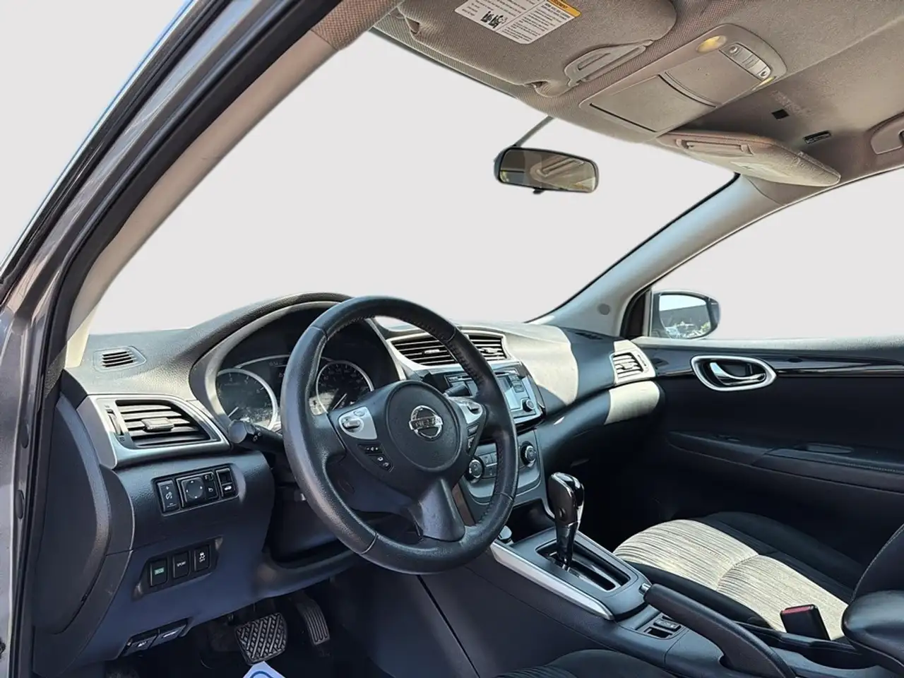 Nissan Sentra снимка Nissan Sentra