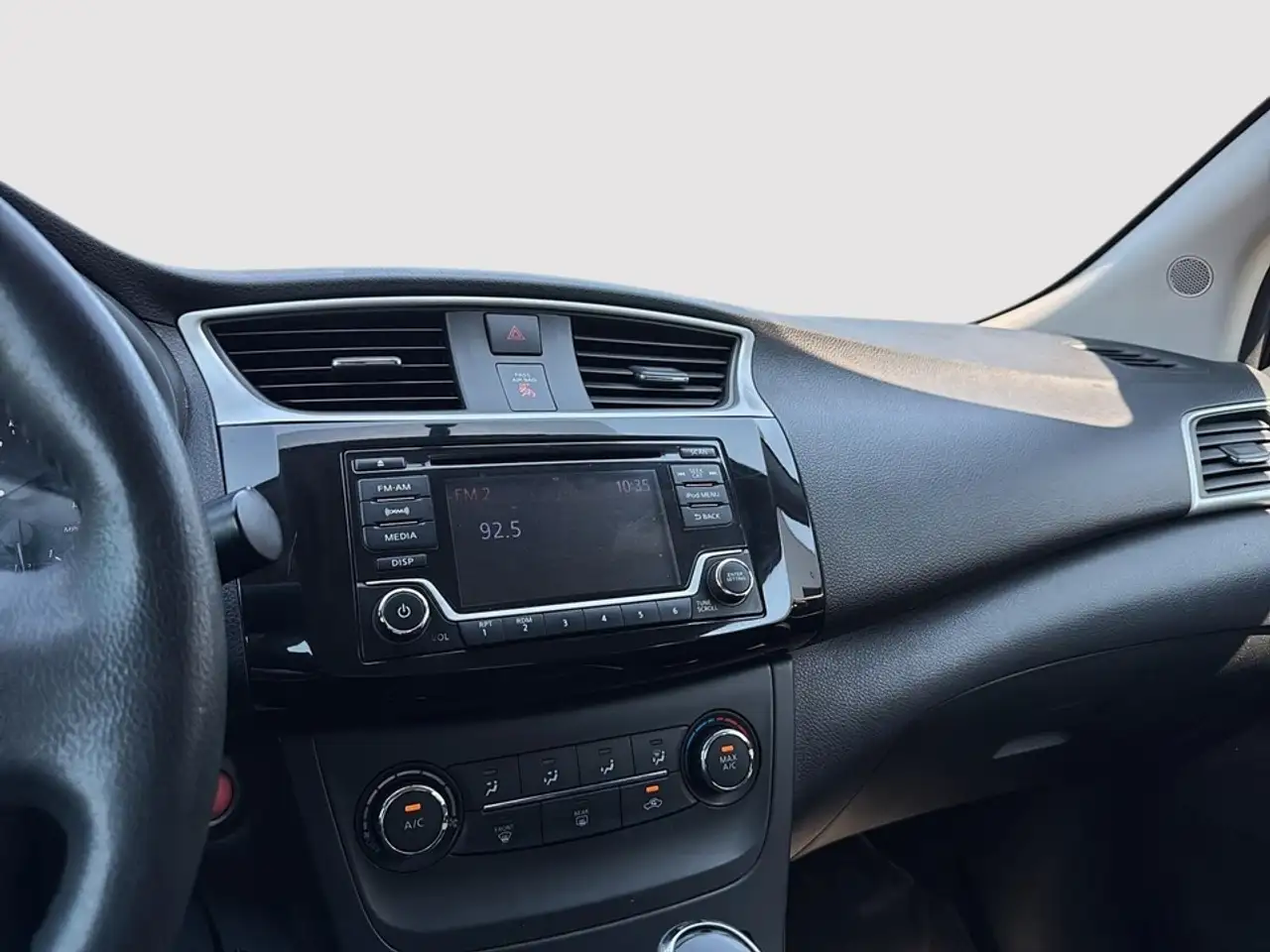Nissan Sentra снимка Nissan Sentra