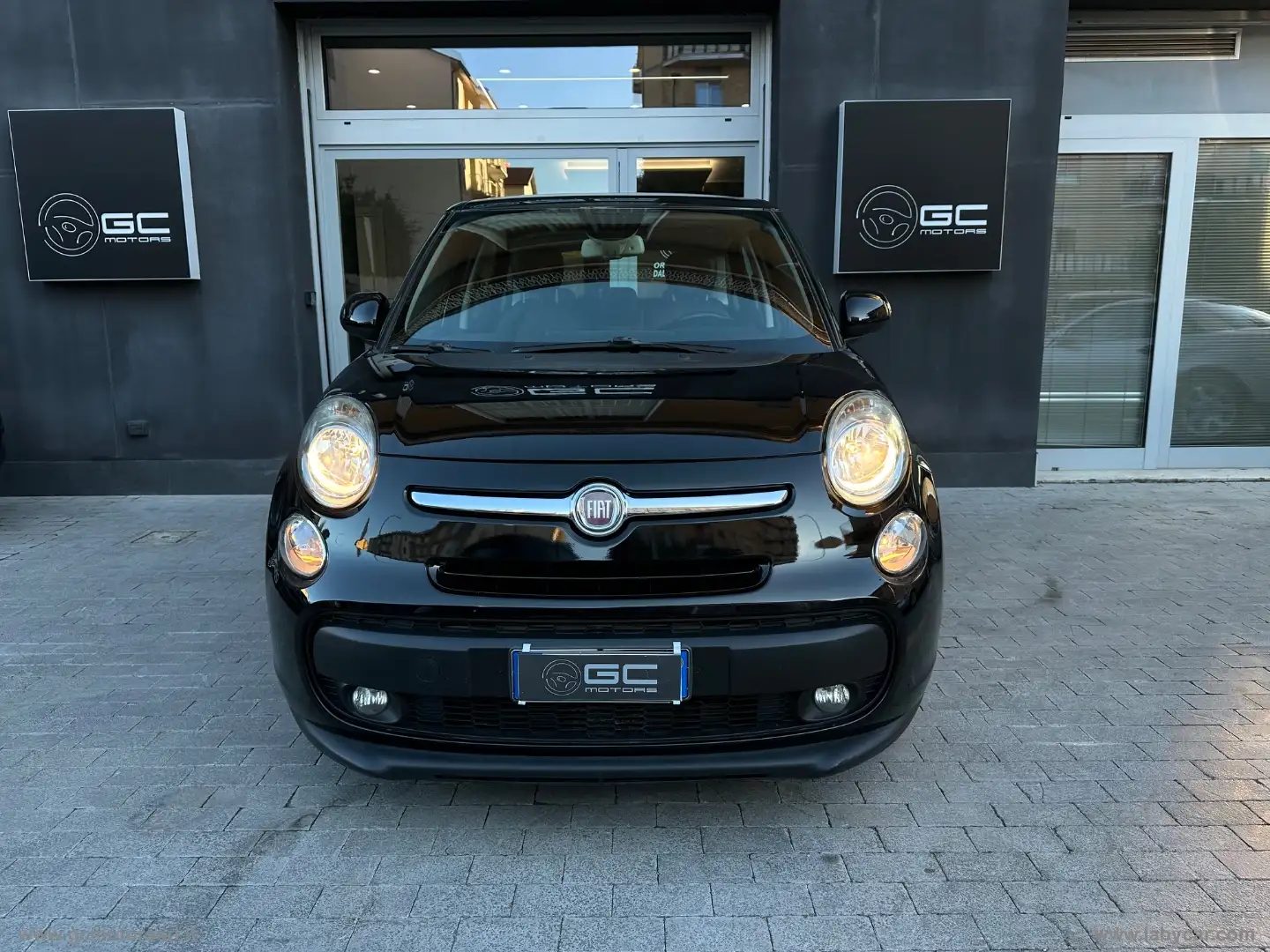 Fiat 500L 1.6 MJT 105 CV Lounge Zwart - 2