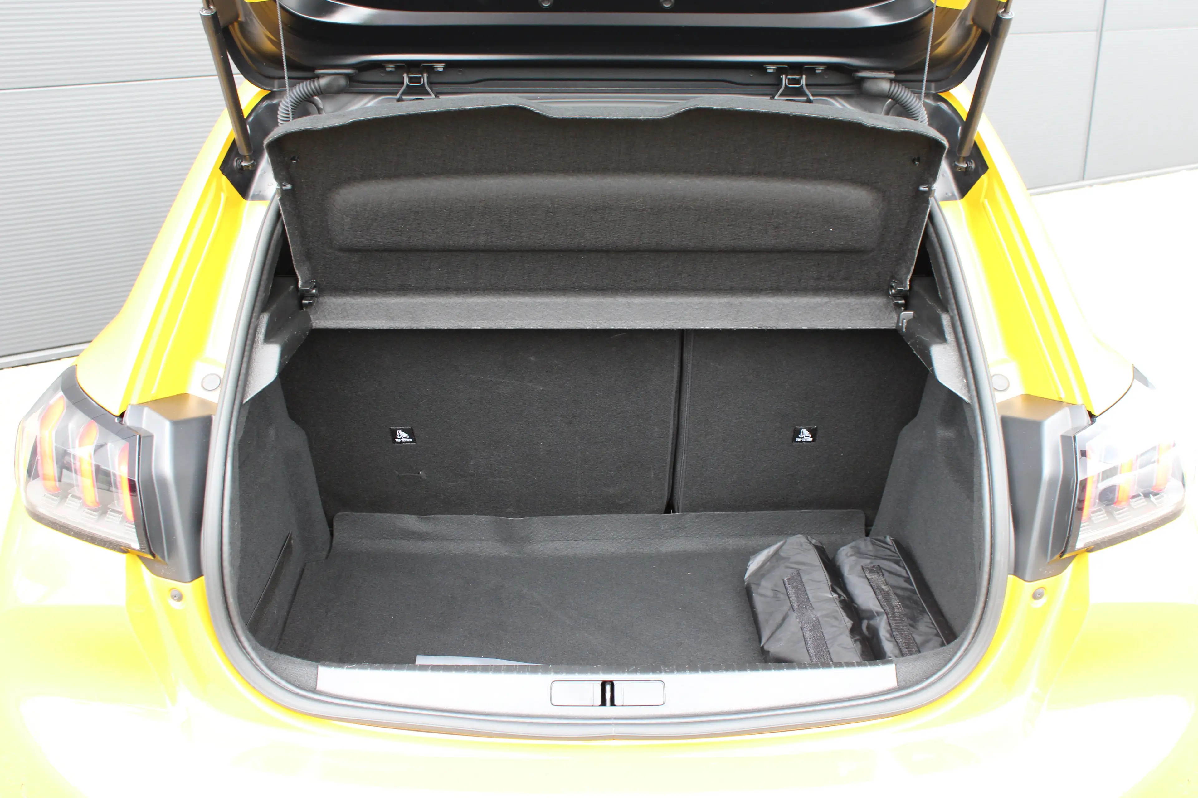 Peugeot 208 1.2 PureTech 130pk EAT8 GT Pack | Automaat | Navig — photo 12