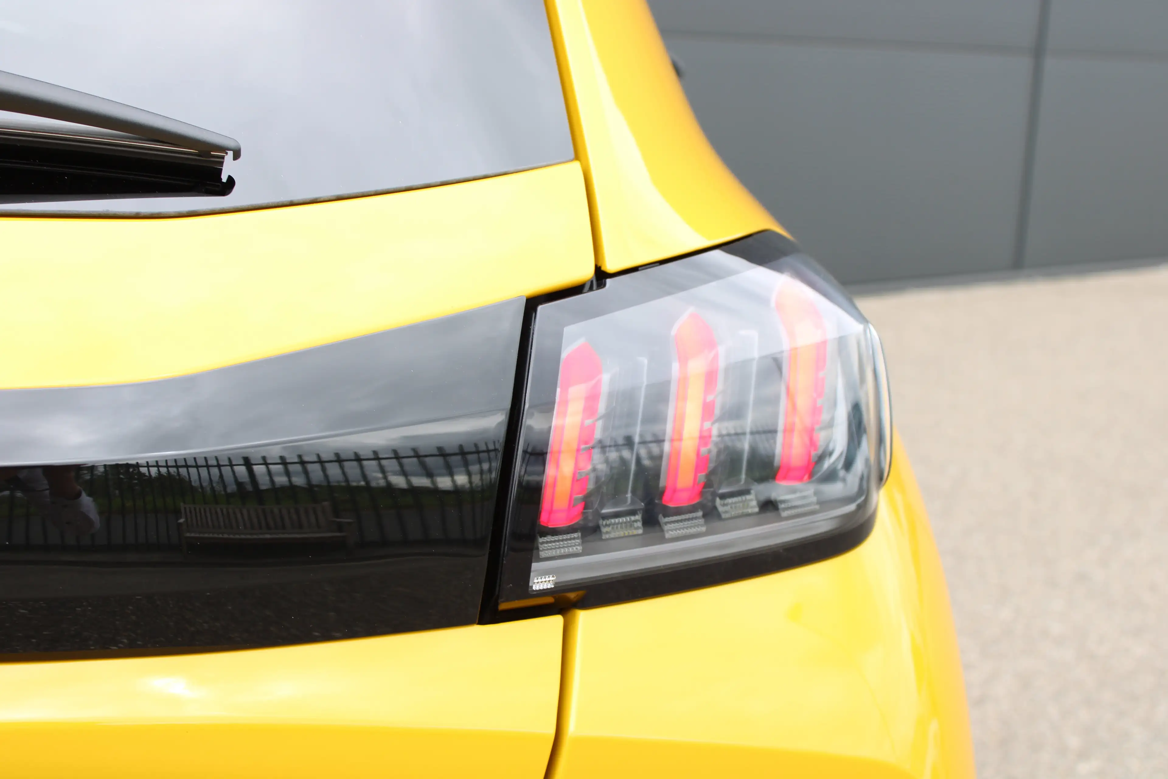 Peugeot 208 1.2 PureTech 130pk EAT8 GT Pack | Automaat | Navig — photo 36