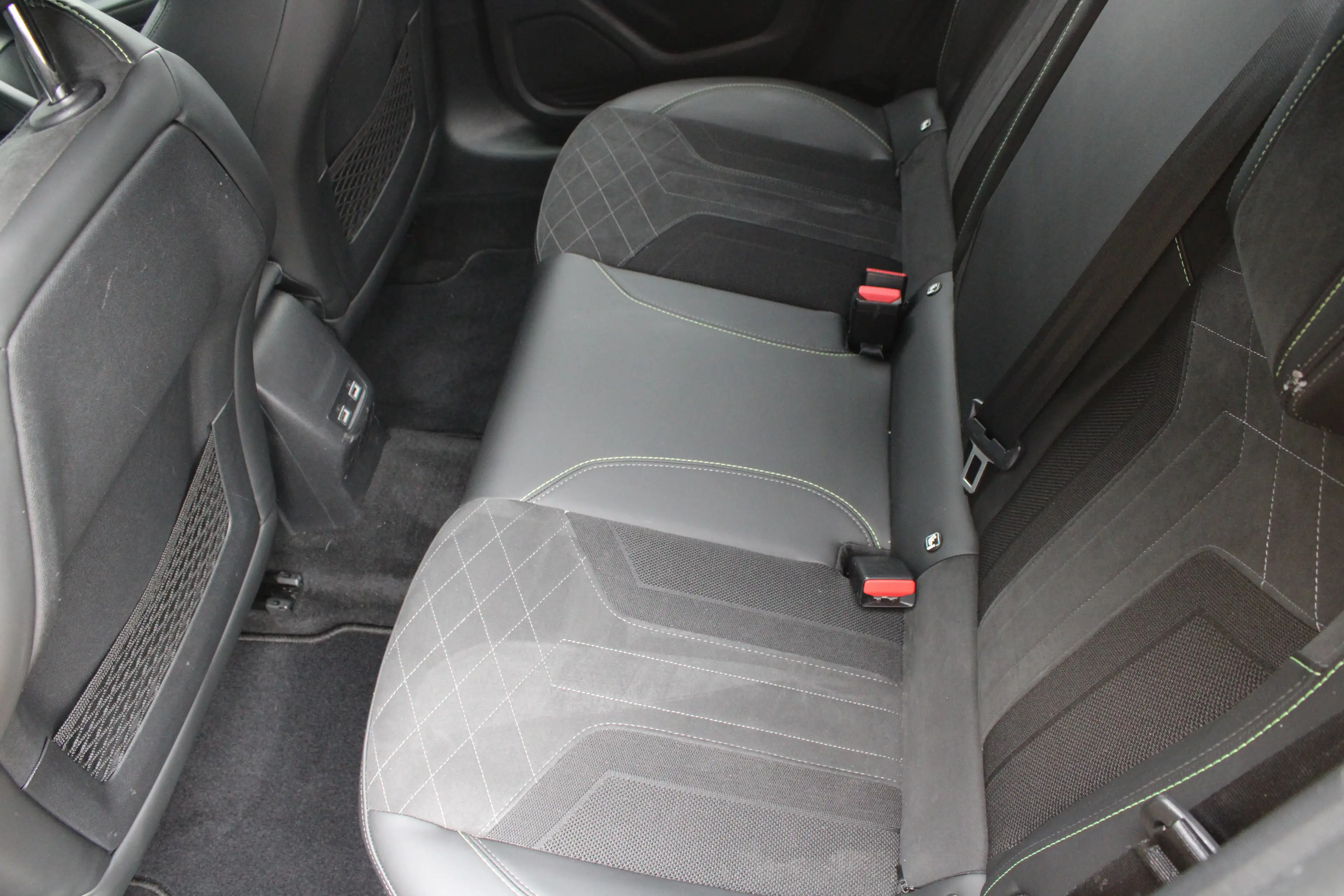 Peugeot 208 1.2 PureTech 130pk EAT8 GT Pack | Automaat | Navig — photo 15