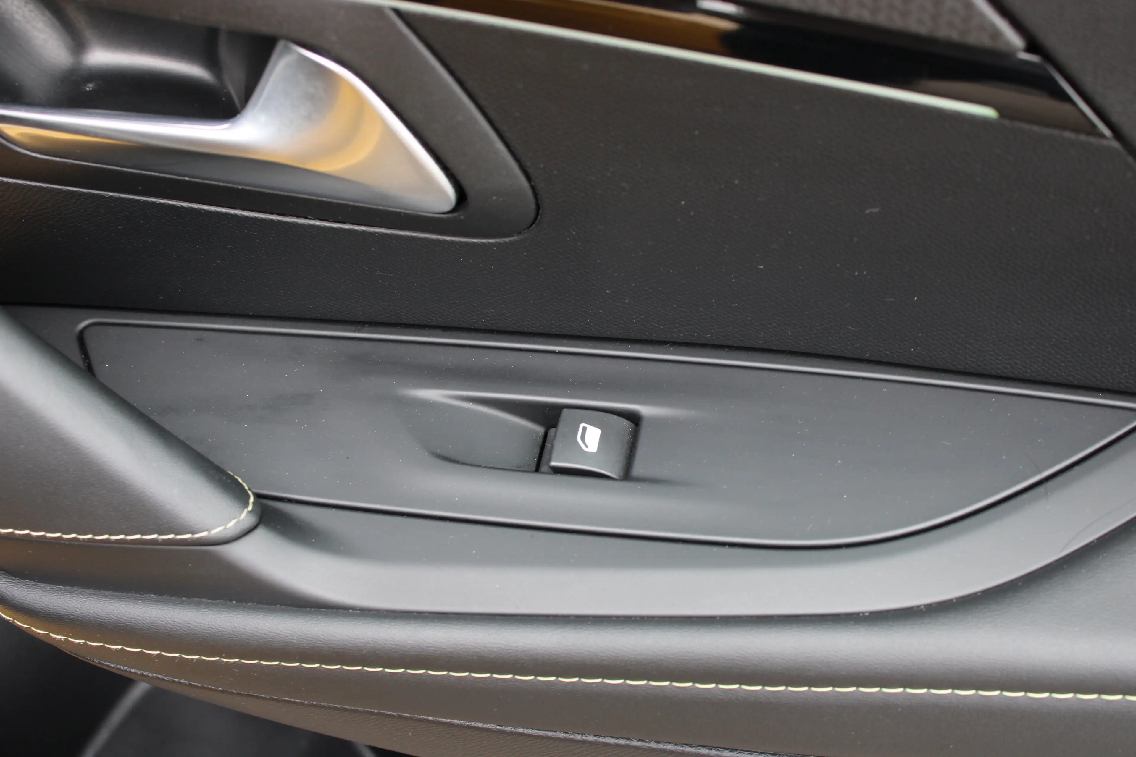 Peugeot 208 1.2 PureTech 130pk EAT8 GT Pack | Automaat | Navig — photo 6