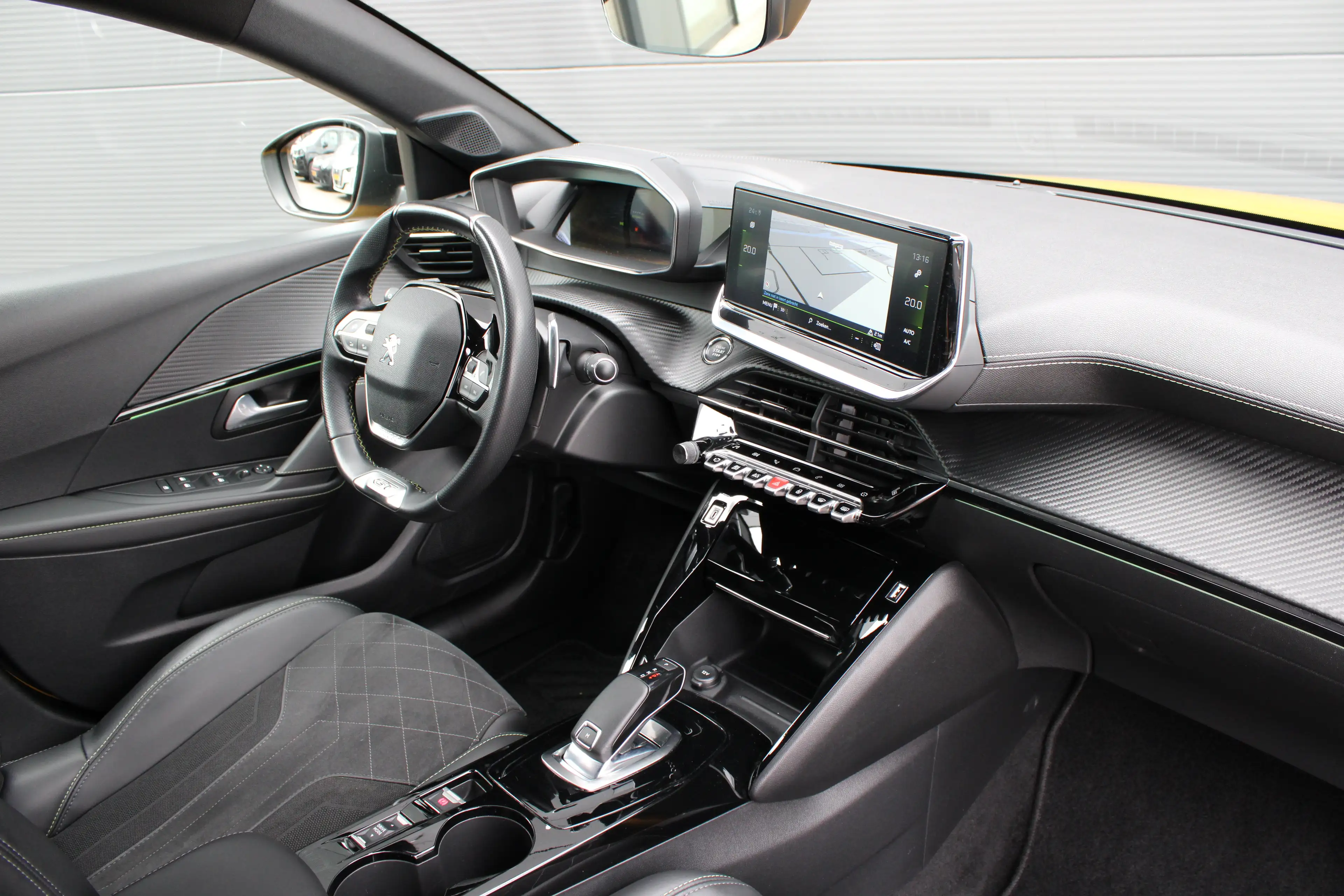 Peugeot 208 1.2 PureTech 130pk EAT8 GT Pack | Automaat | Navig — photo 3
