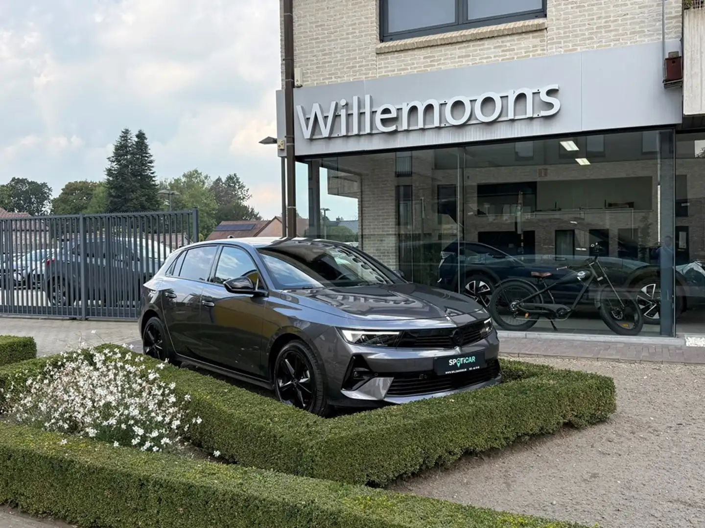 Opel Astra GS 1.2 Turbo 130PK AT8 *360° Camera*Adaptieve Crui Grijs - 1