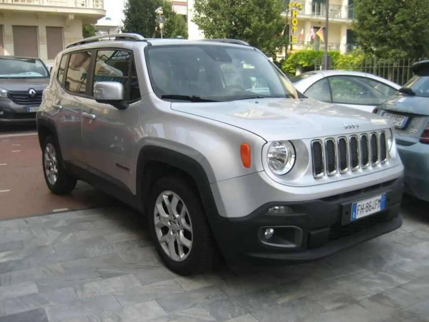 Jeep Renegade 1.6 MJET 120 CV LIMITED Silber - 1