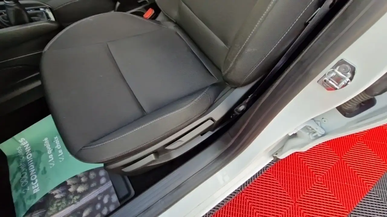 Renault Clio Citadine 5 portes — photo 11
