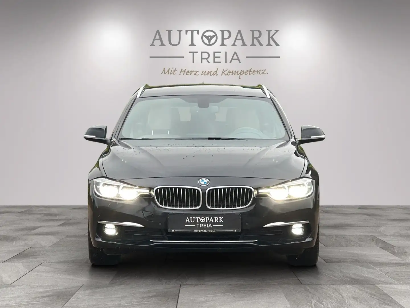 BMW 320 d Luxury Line INDIVIDUAL (LED-NAVI-BT-TEMPO) Schwarz - 2