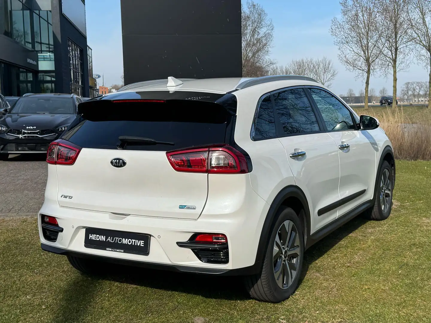 Kia e-Niro DynamicLine 64 kWh | Navigatie | Leder | Stoel/Stu Weiß - 2