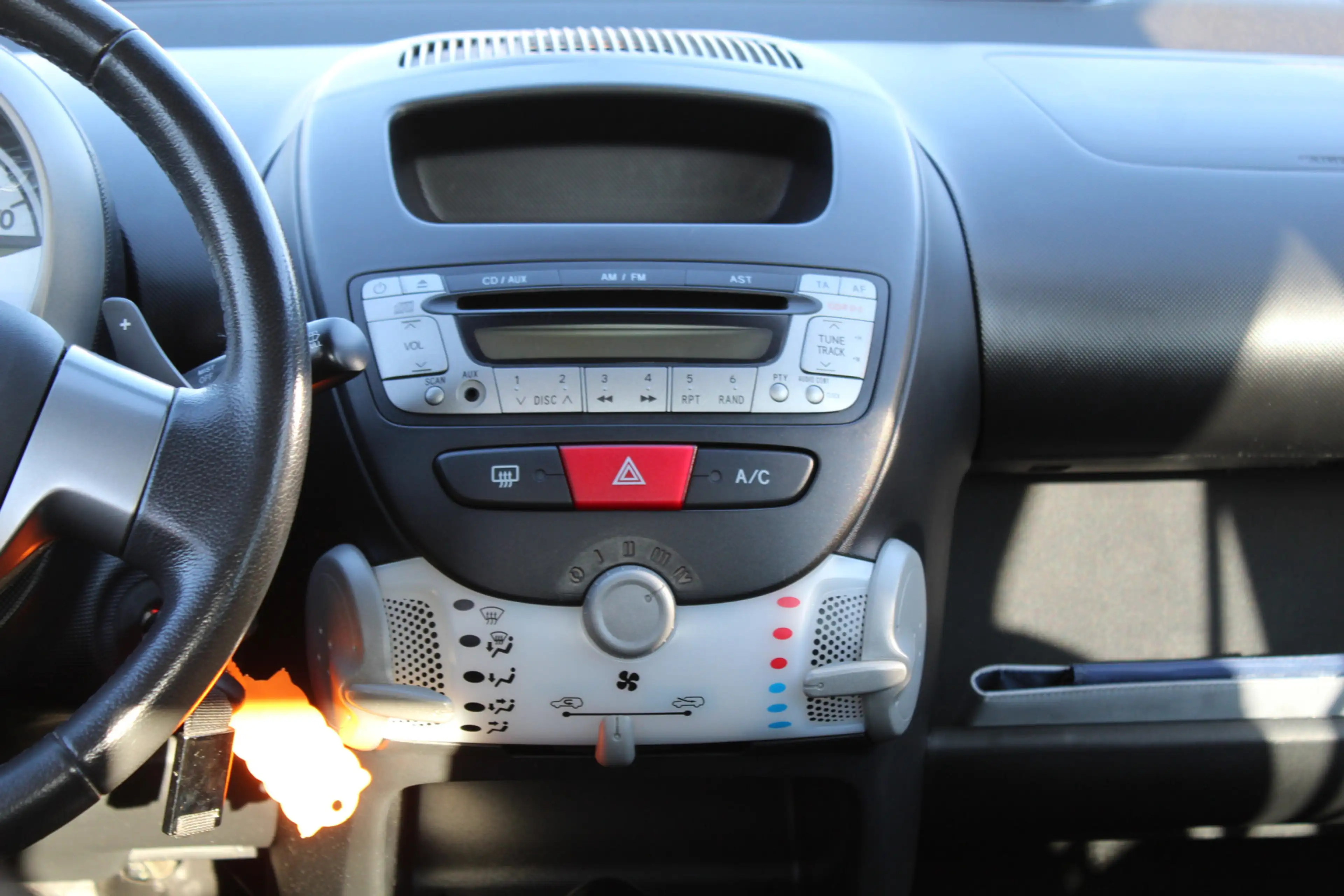 Peugeot 107 1.0 Active AUTOMAAT | Airco | Elektrisch pakket — photo 7