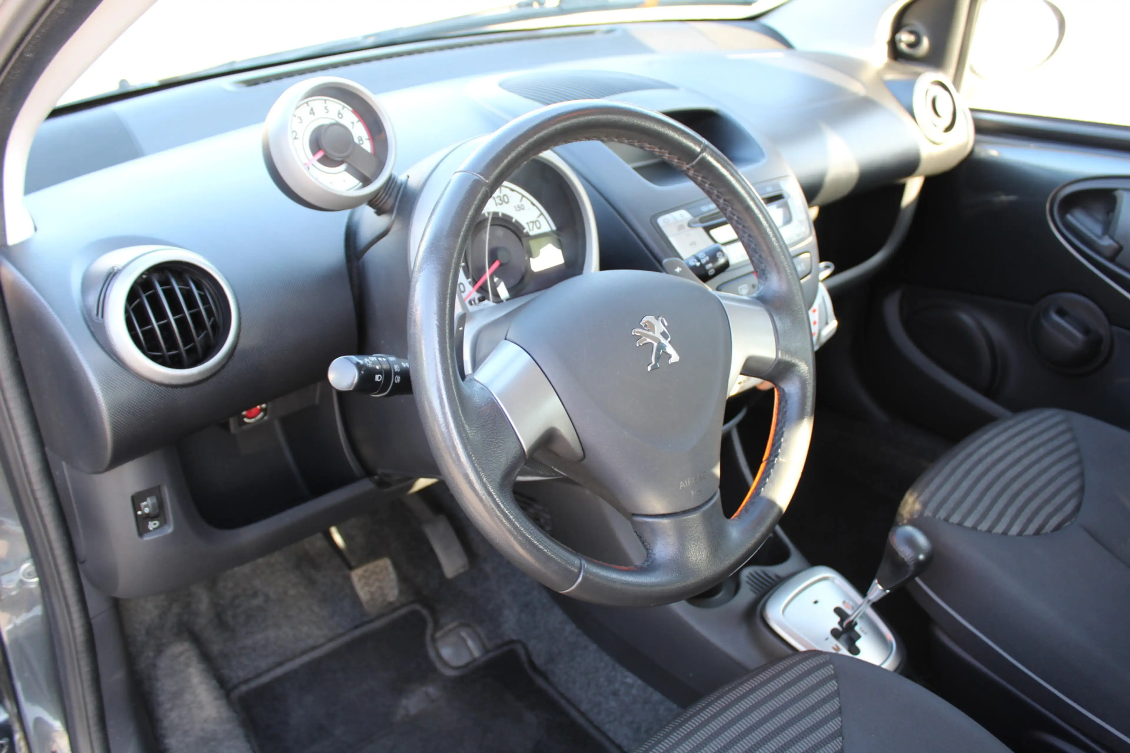 Peugeot 107 1.0 Active AUTOMAAT | Airco | Elektrisch pakket — photo 2