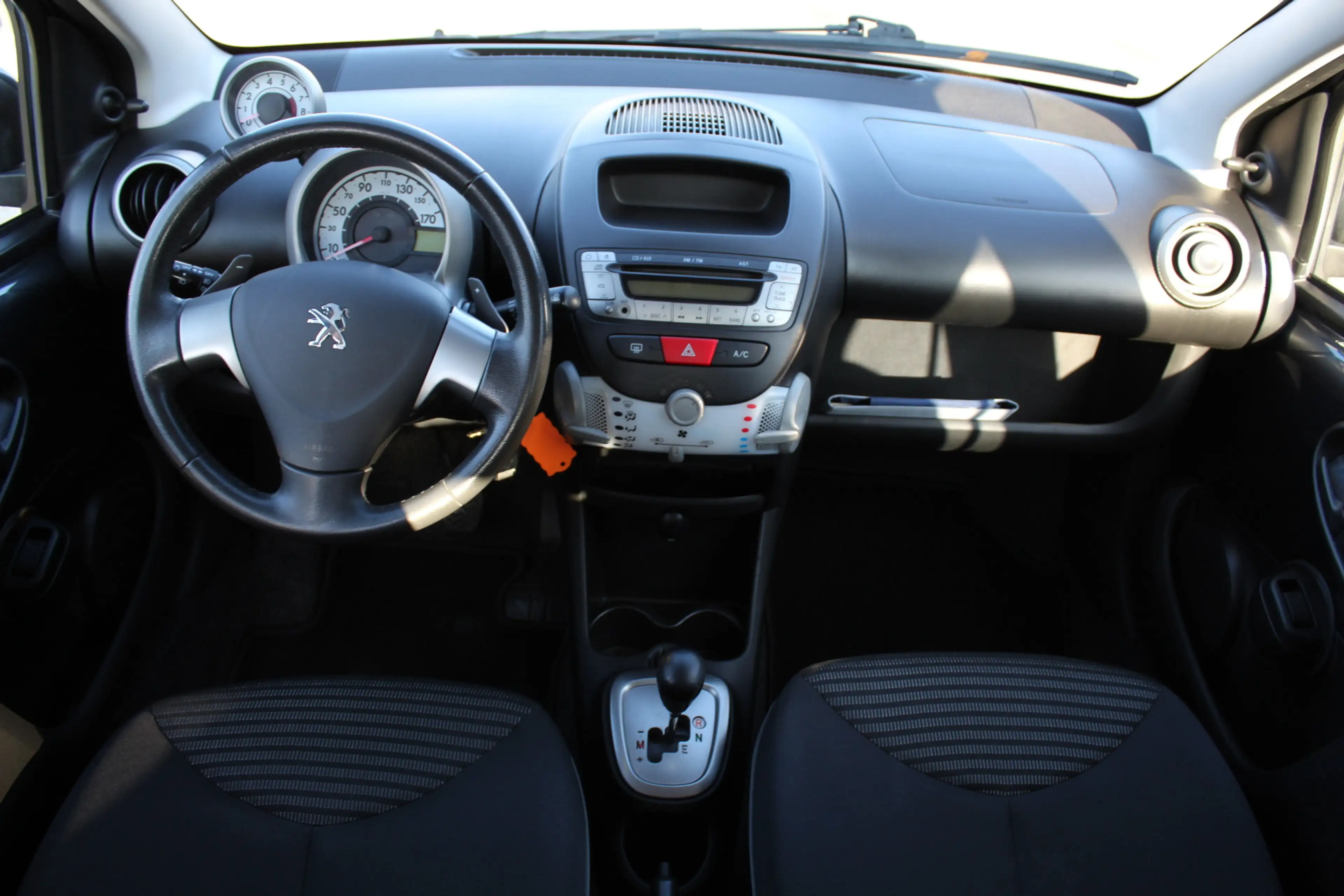 Peugeot 107 1.0 Active AUTOMAAT | Airco | Elektrisch pakket — photo 4