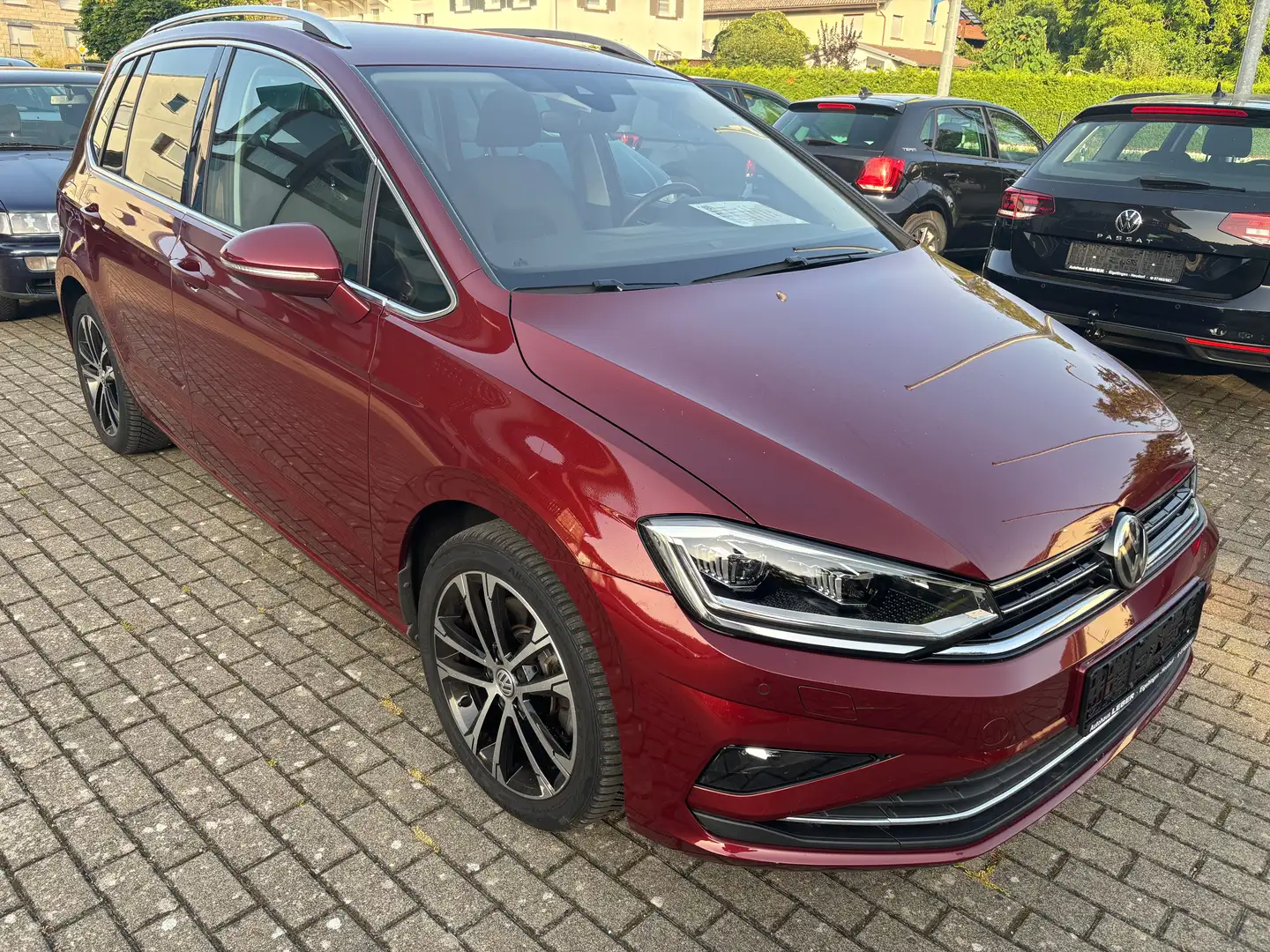 Volkswagen Golf Sportsvan 1.5TSI Highline AHK Navi Kamera Alu Klima R-line Rot - 1