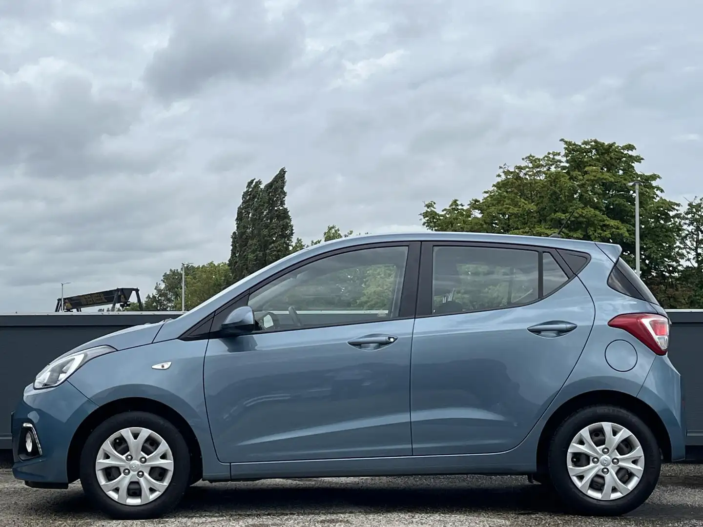 Hyundai i10 5drs 1.0i Automaat i-Motion Comfort | Lage kmstand Blauw - 2