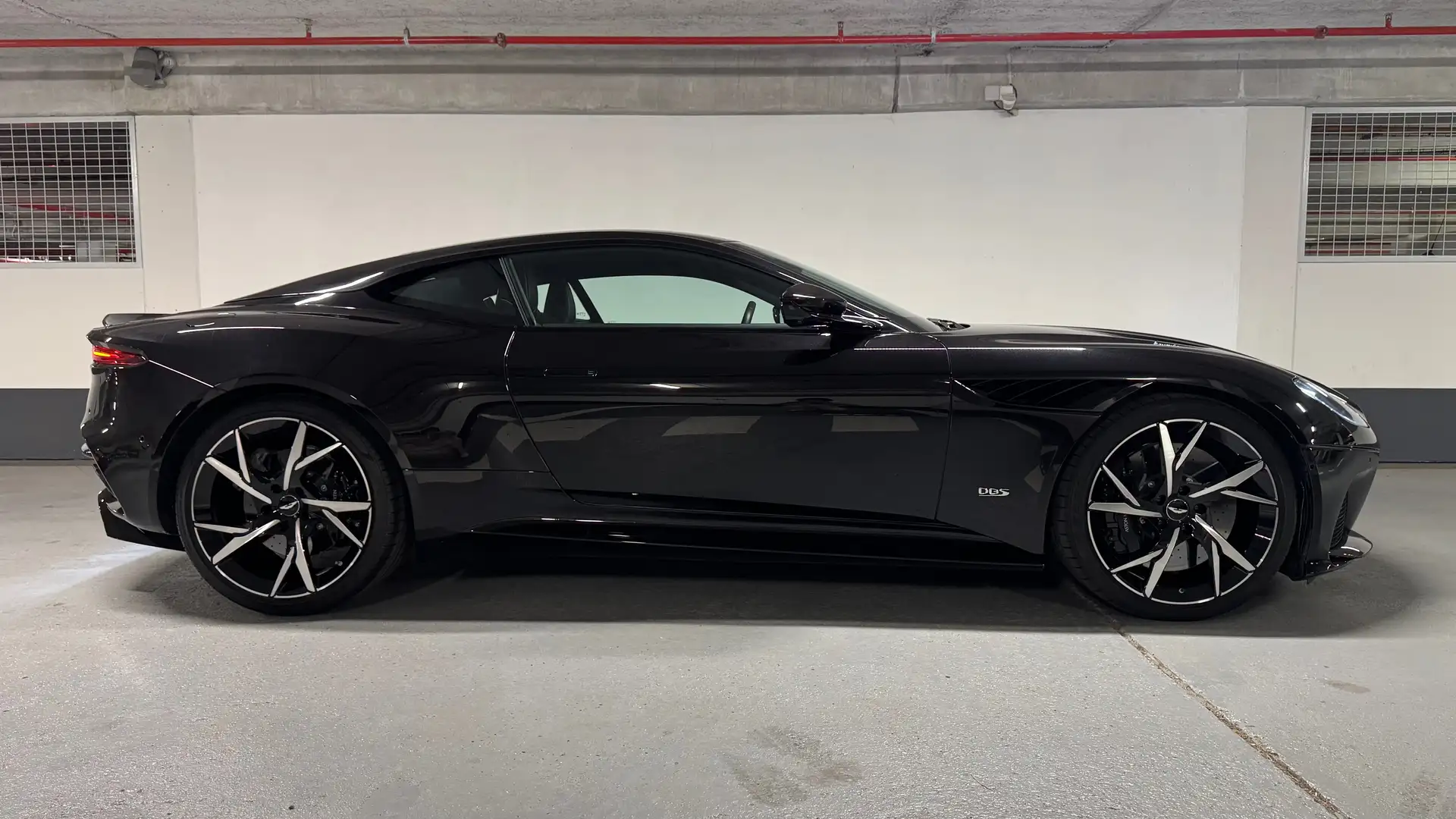 애스턴마틴 DBS Coupe 2020 검정 사진 8