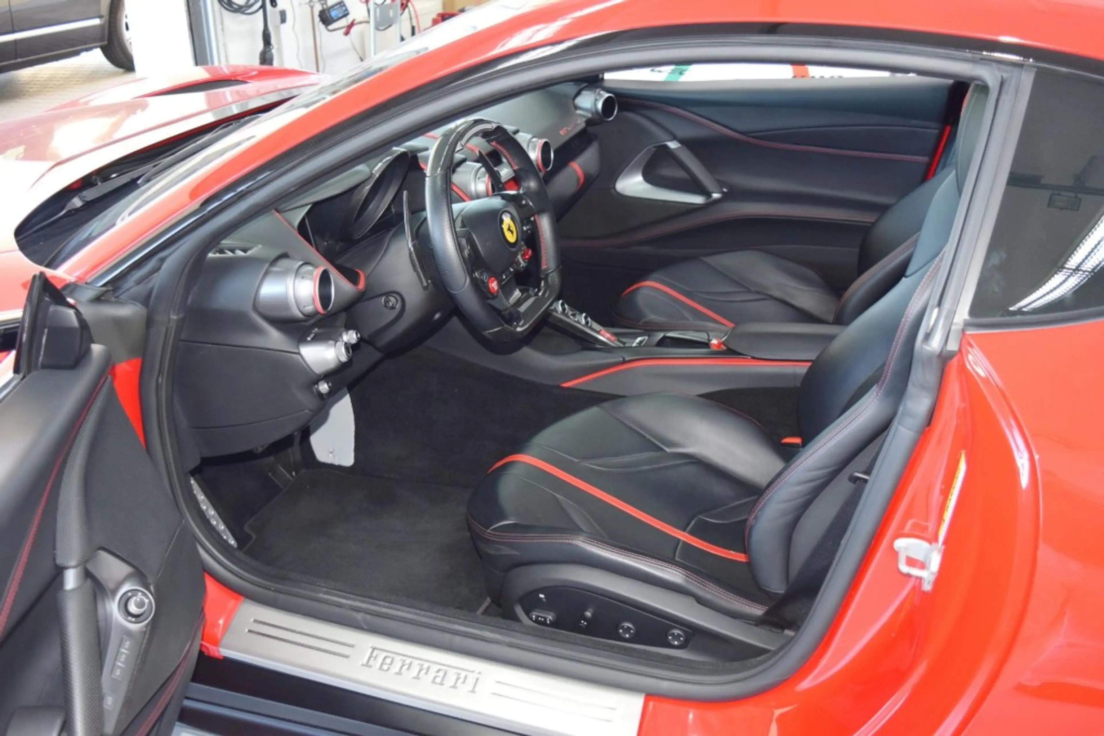 Ferrari 812 SF Lifting AppleCarPlay Sitzheizung LED — photo 2