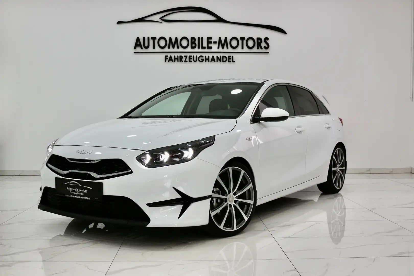 Kia Ceed / cee'd 1,5 Benziner-Neuwagenzustand Weiß - 2