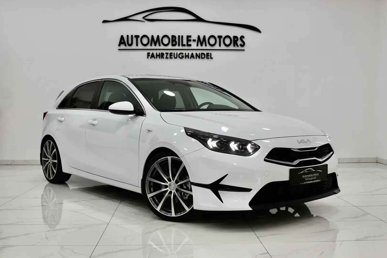 Kia Ceed / cee'd 1,5 Benziner-Neuwagenzustand Weiß - 1