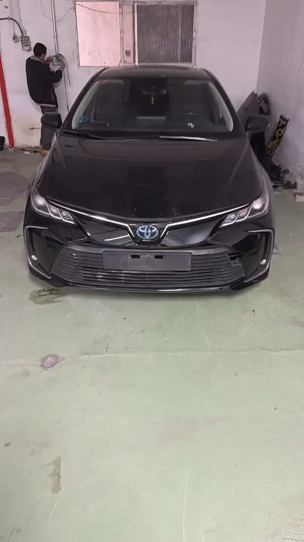 Toyota Corolla Sedán 125H Feel! - 1
