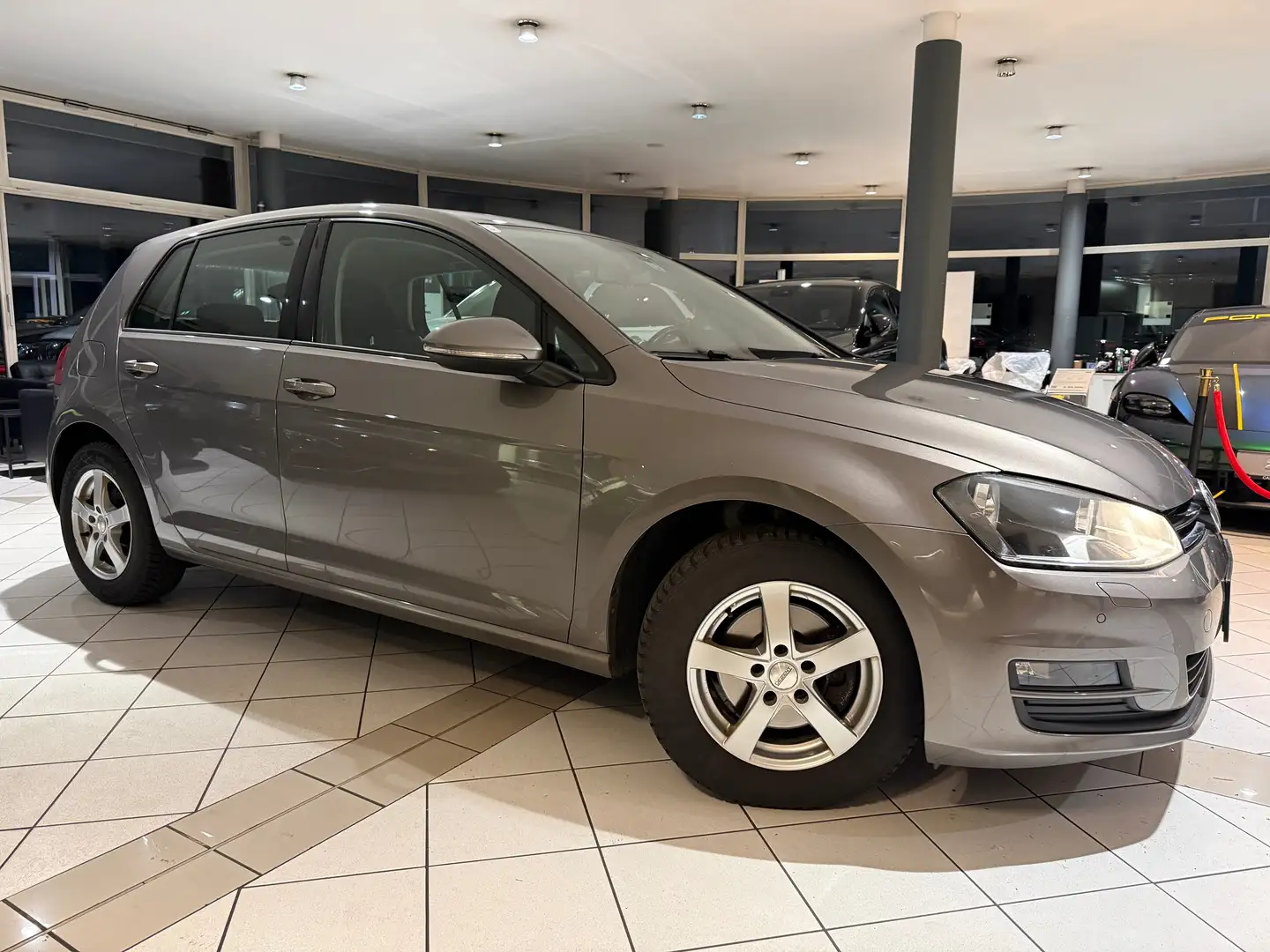 Volkswagen Golf Comfortline BMT Grau - 1