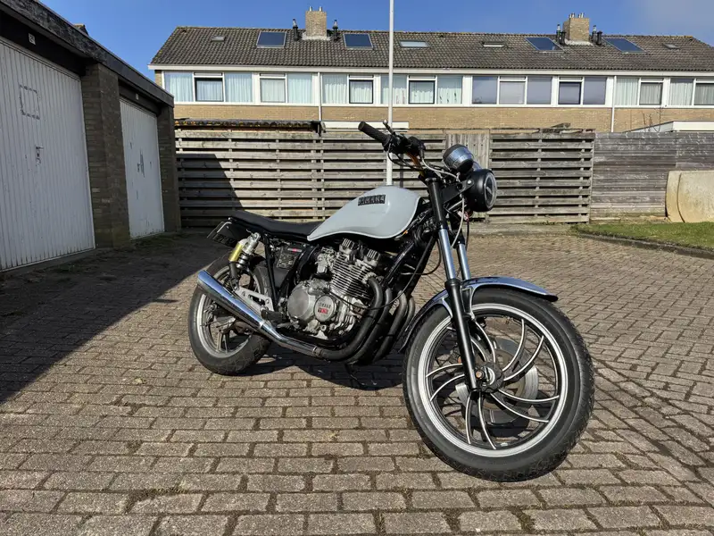 Yamaha XJ 550 - foto 2